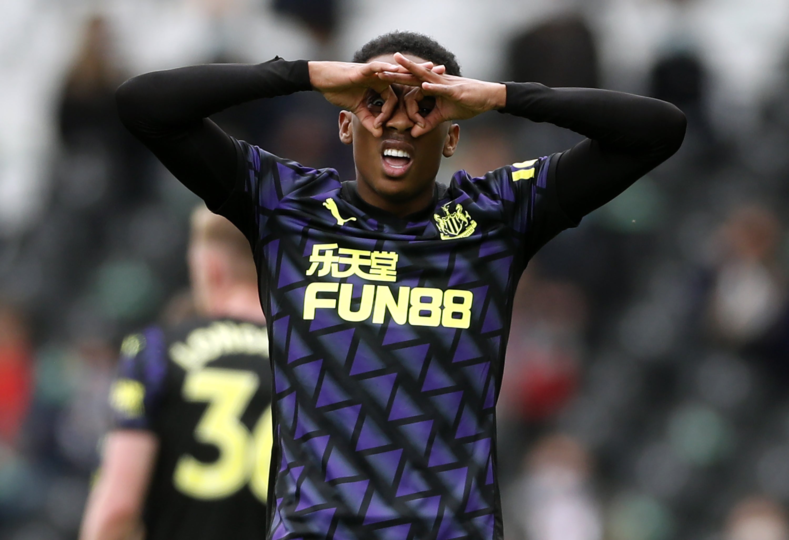 Joe Willock celebrates his goal against Fulham