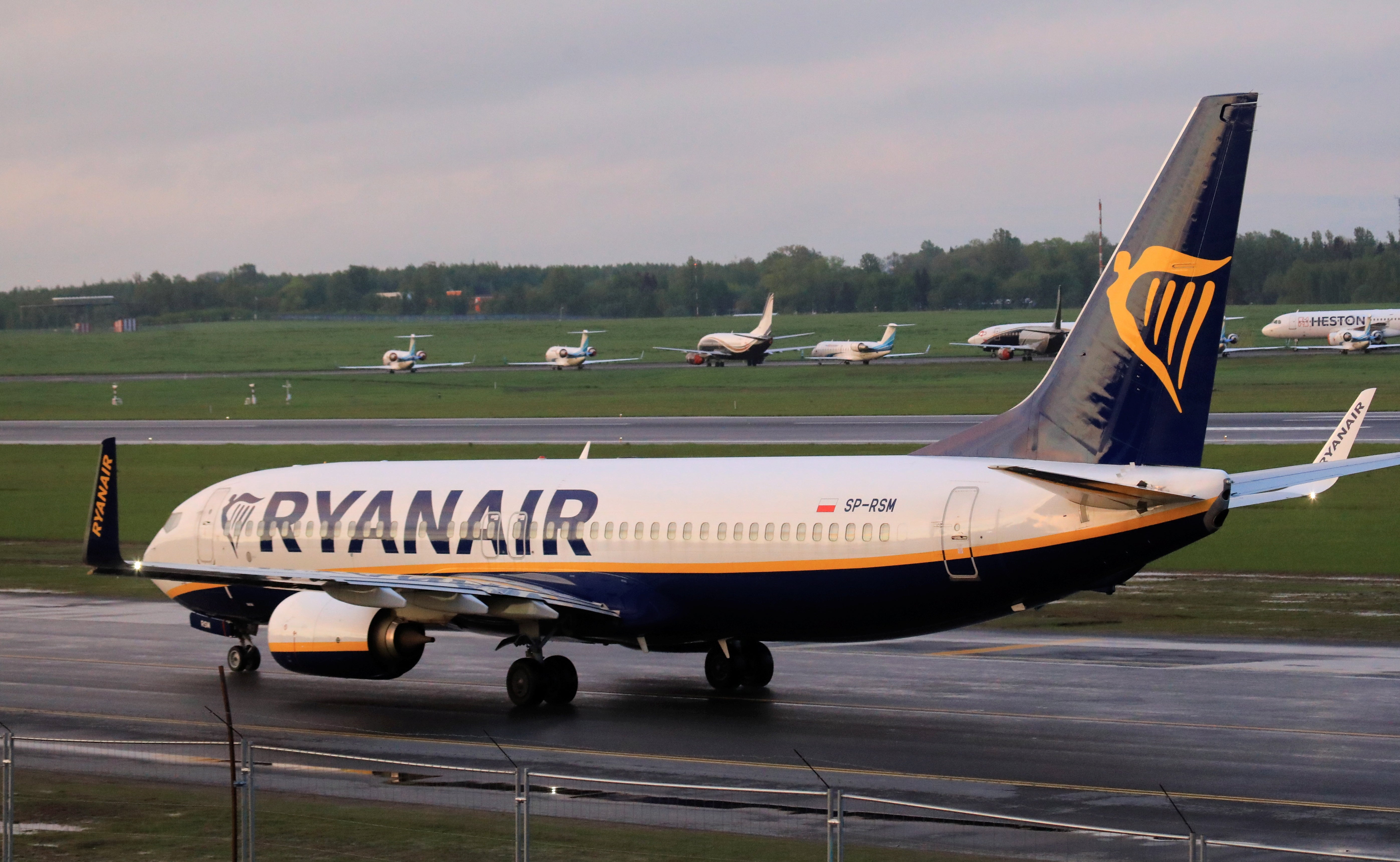 The Ryanair plane lands in Vilnius