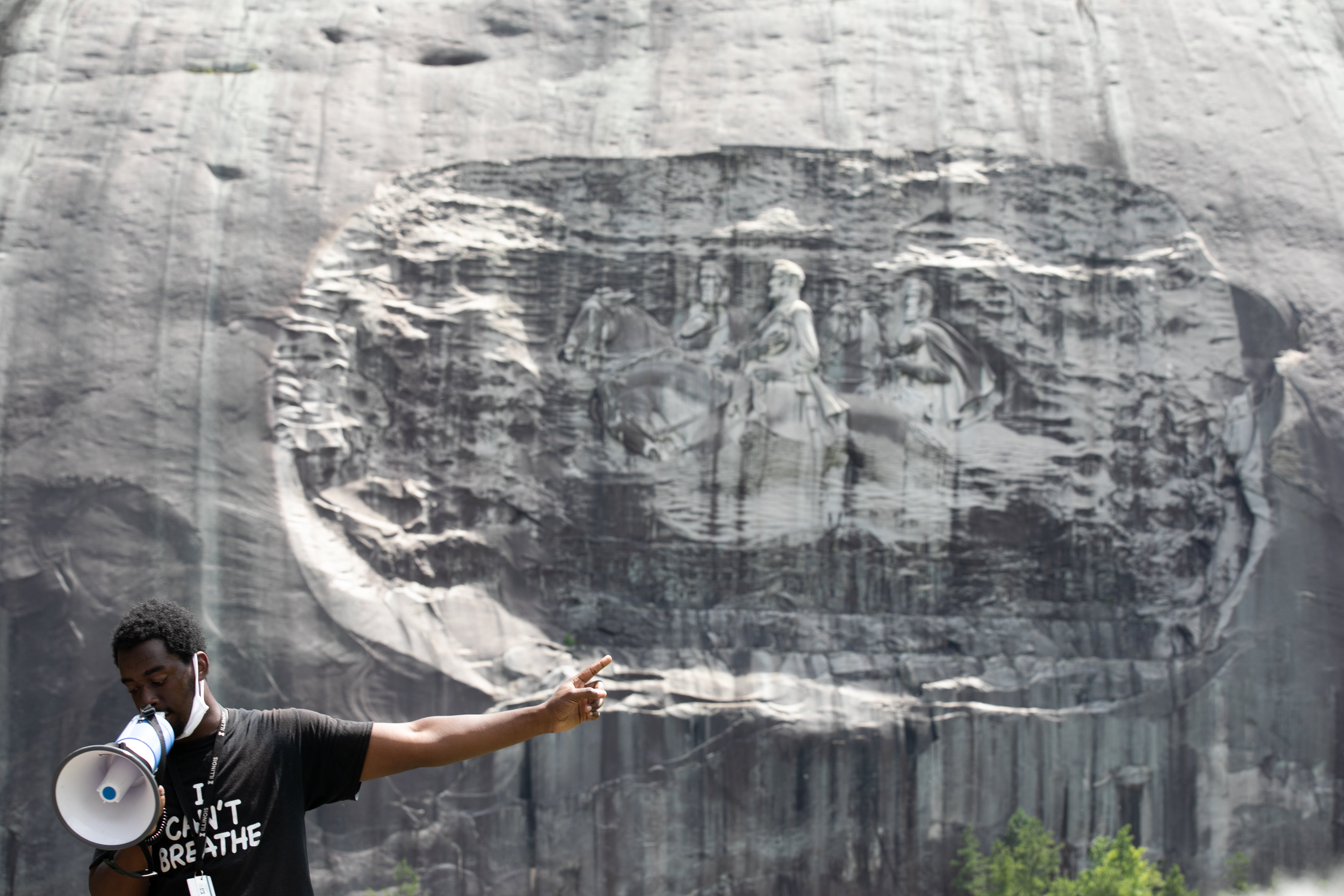 Georgia’s Stone Mountain Park will keep carvings of Confederate leaders