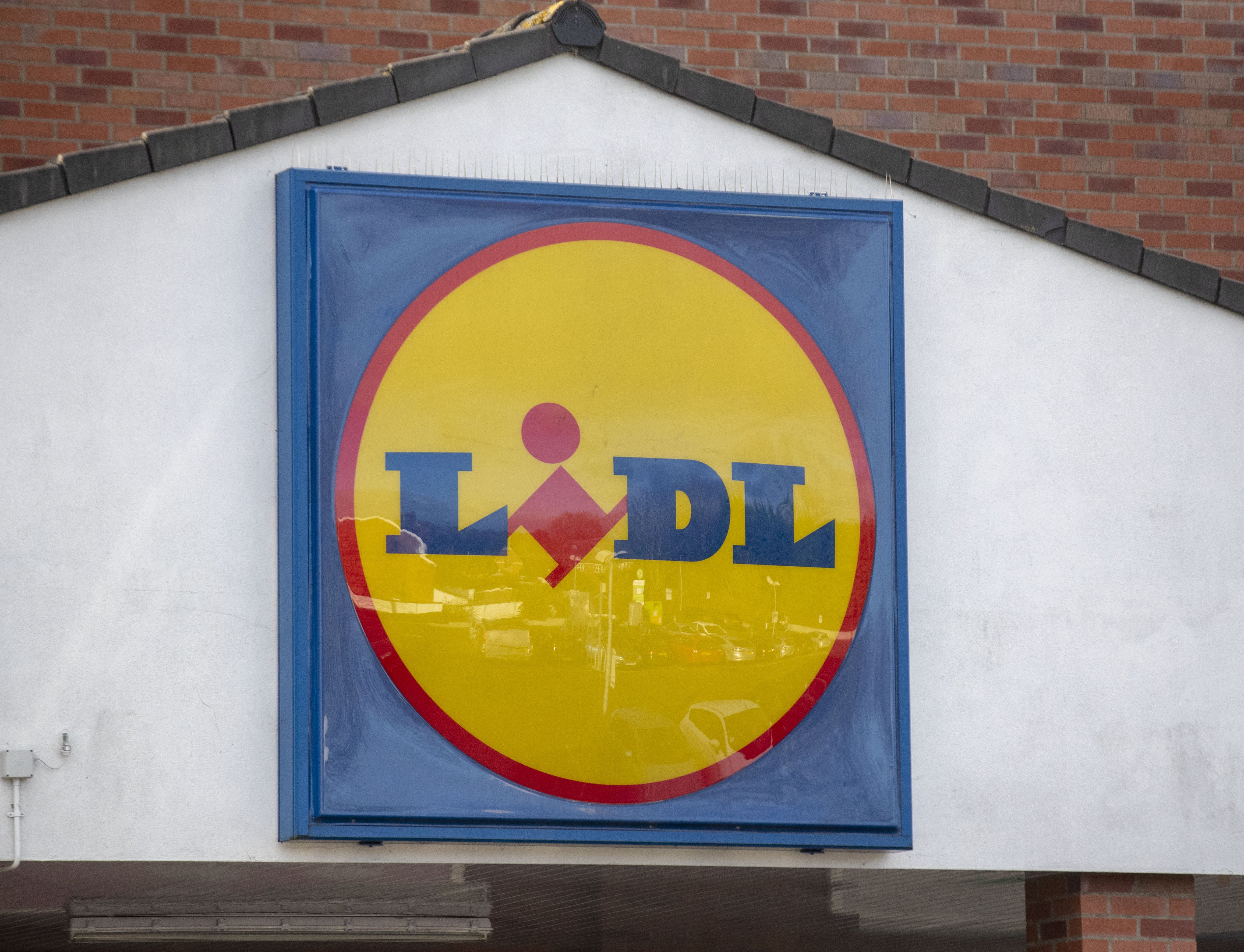 Lidl has removed its "Hampstead” own-brand gin from shelves in its Scottish stores.