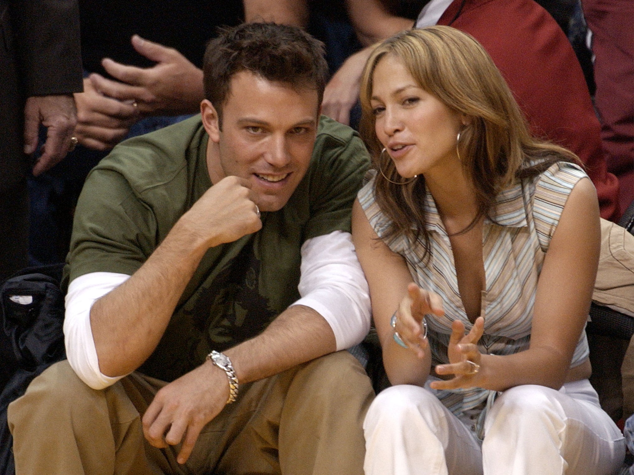 Ben Affleck and Jennifer Lopez attend a Los Angeles Lakers game in 2003