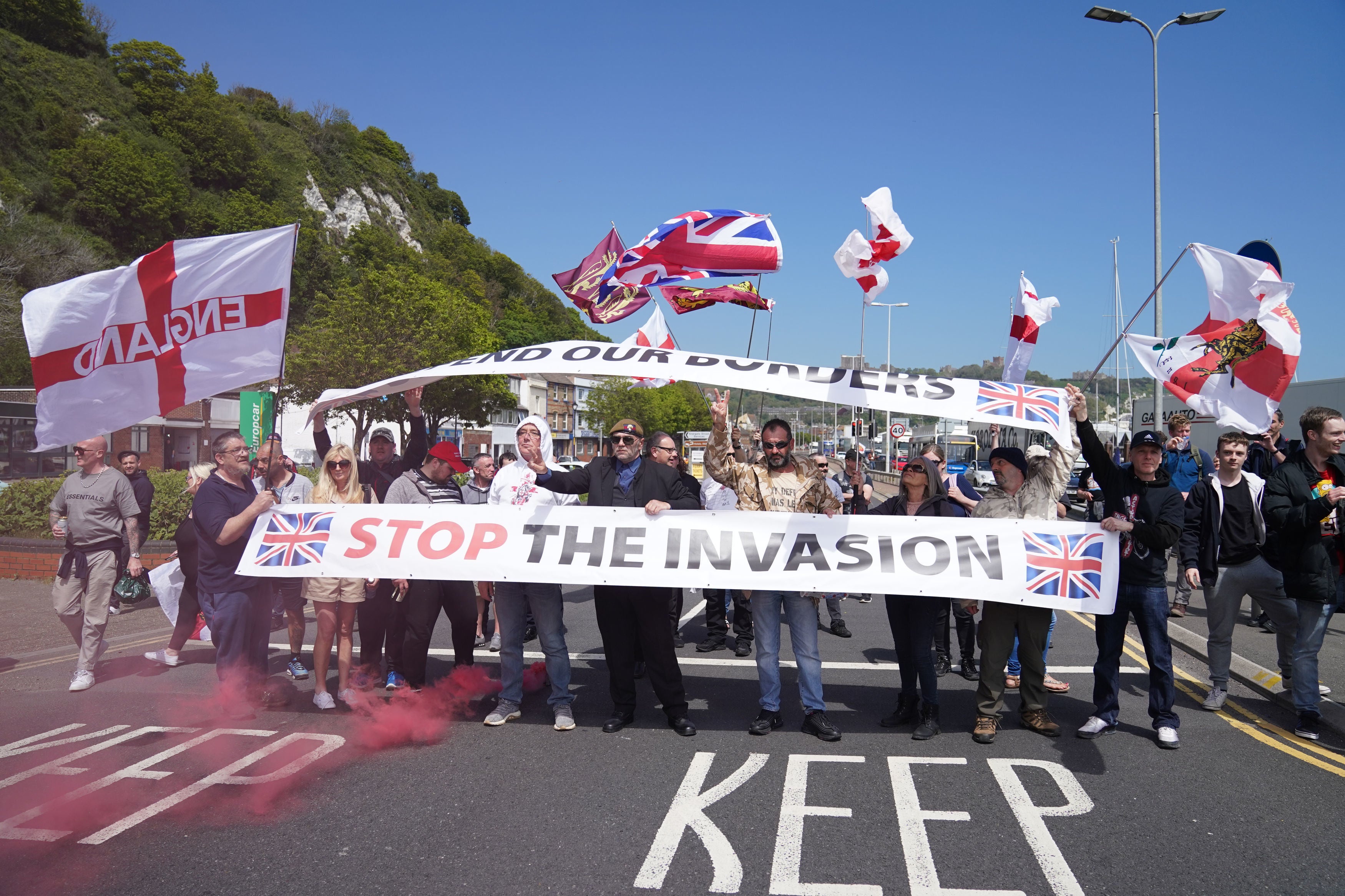 Anti-migrant protesters demonstrate in Dover