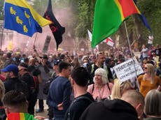 Anti-vaccine passport protesters storm Westfield shopping centre as hundreds join Covid demonstration