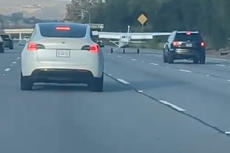 Small plane makes dramatic emergency landing on busy California highway