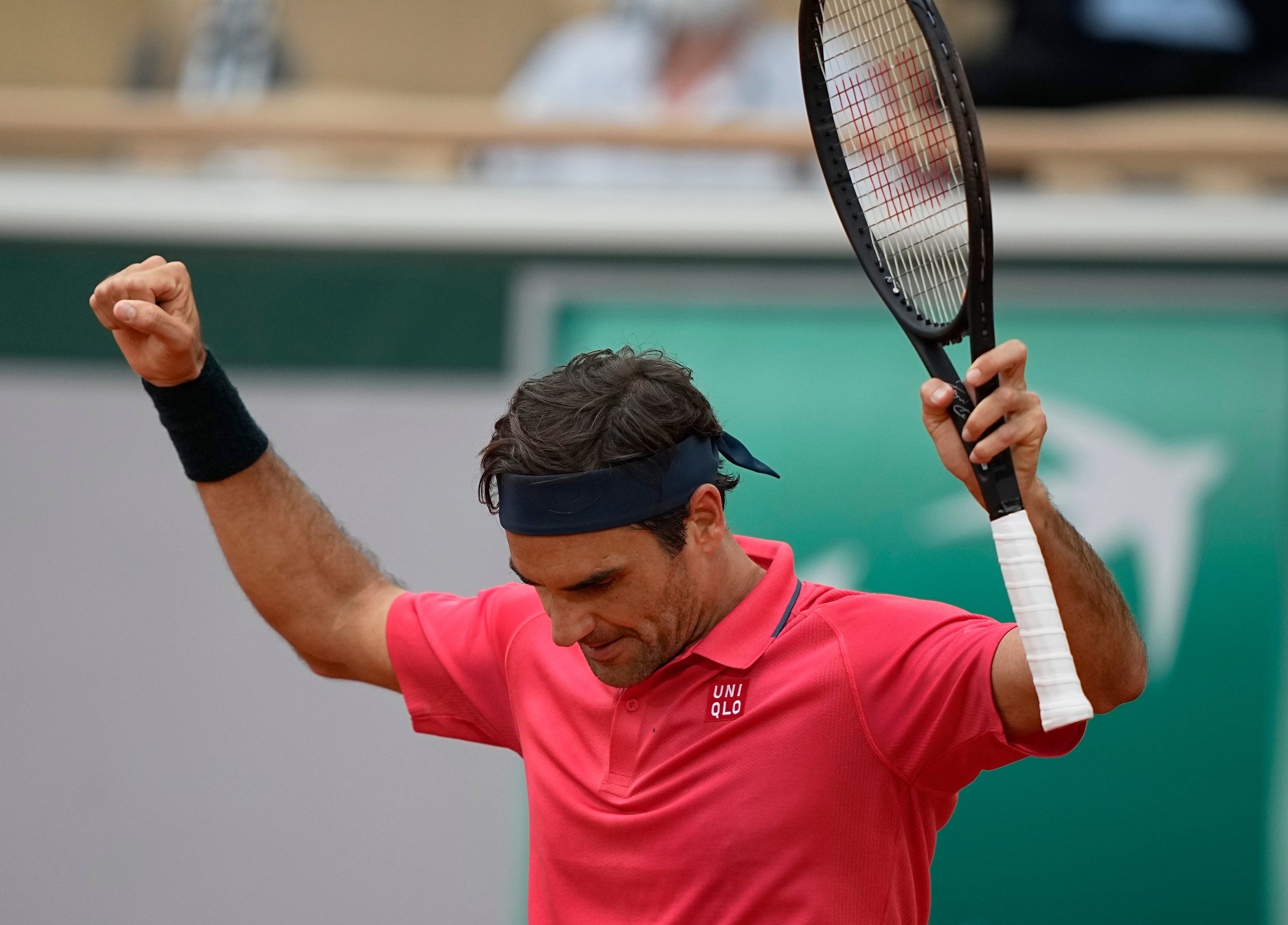 Roger Federer celebrates his victory over Marin Cilic