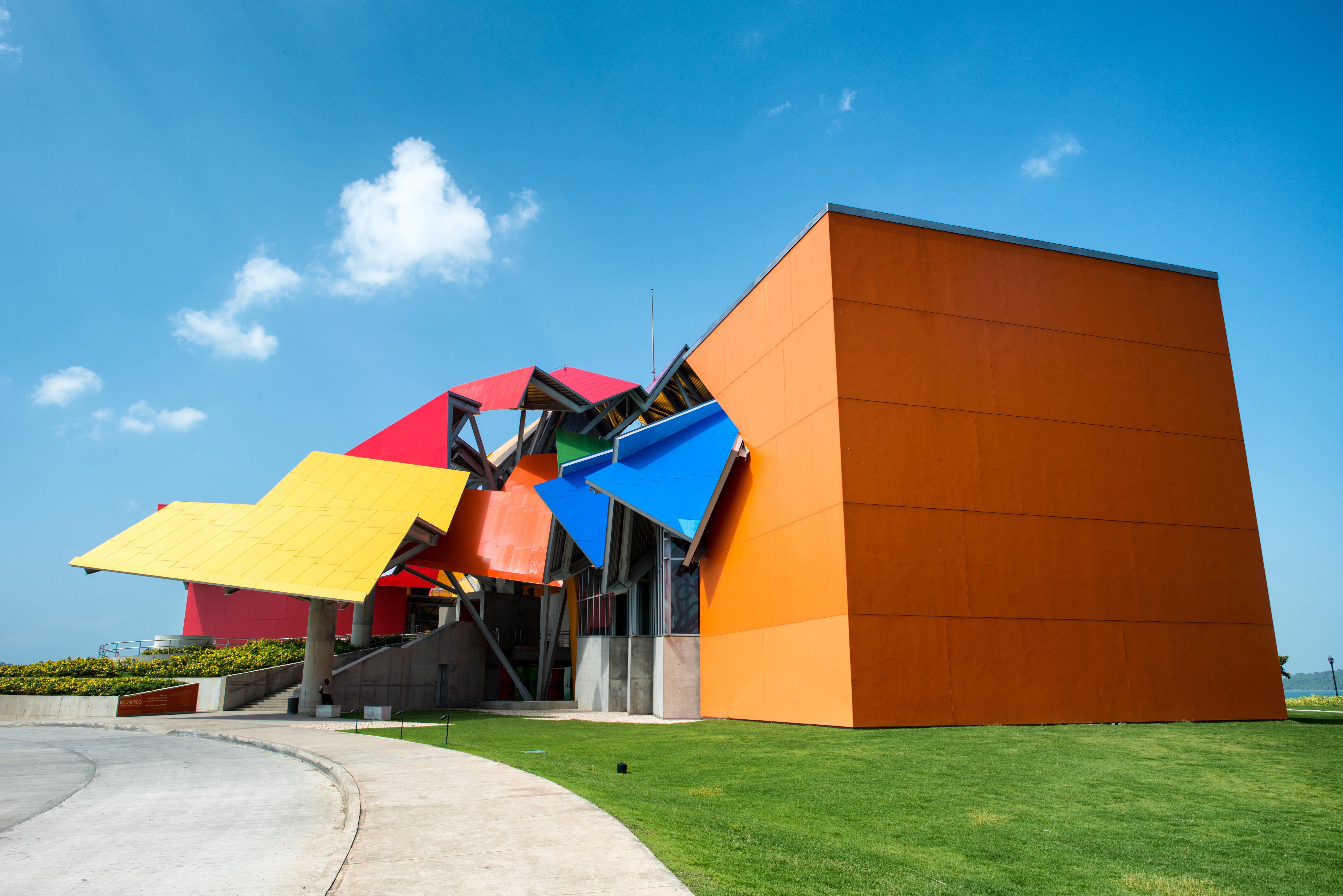 F04N7H PANAMA CITY, Panama--Opened to visitors in October 2014 and housed in a distinctive building designed by famous architect Frank Gehry, the Biomuseo focused on the biodiversity of Panama and the special role the Panamanian isthmus has played as a land bridge between North and South America. It is located on Panama City's Causeway, with views out over the Pacific on one side and the entrance ot the Panama Canal on the other (Alamy/PA)