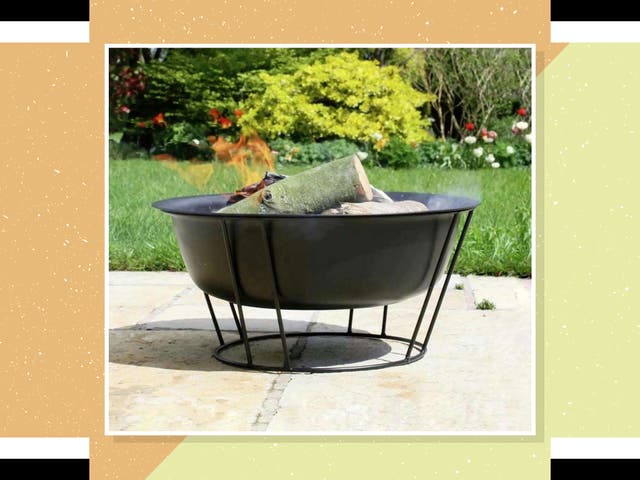 <p>The fire pit is ideal for roasting marshmallows or keeping you warm on cool nights</p>