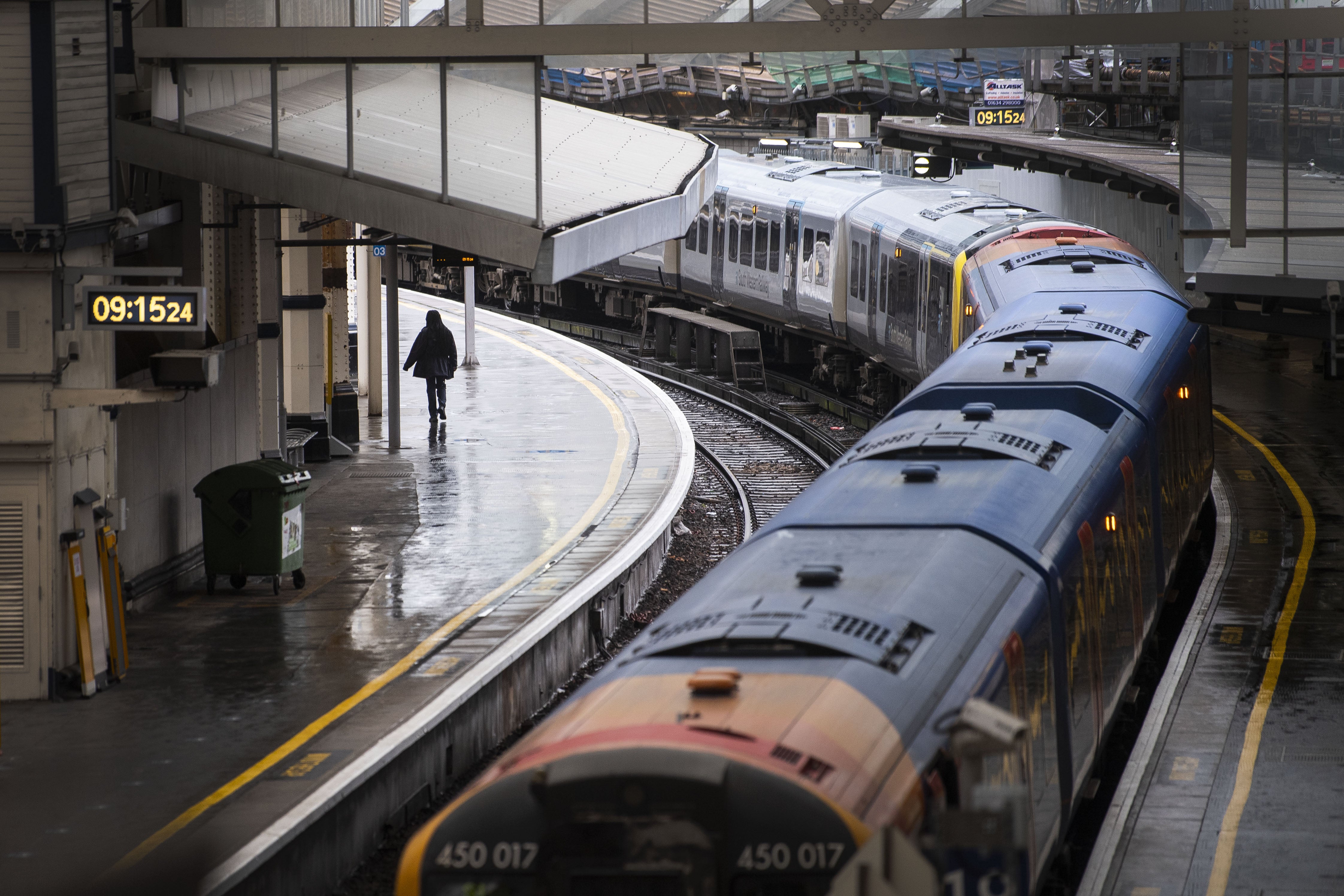 Mr Javed said “distressed facial expressions” and commuters “removing their clothing” are signs to look out for