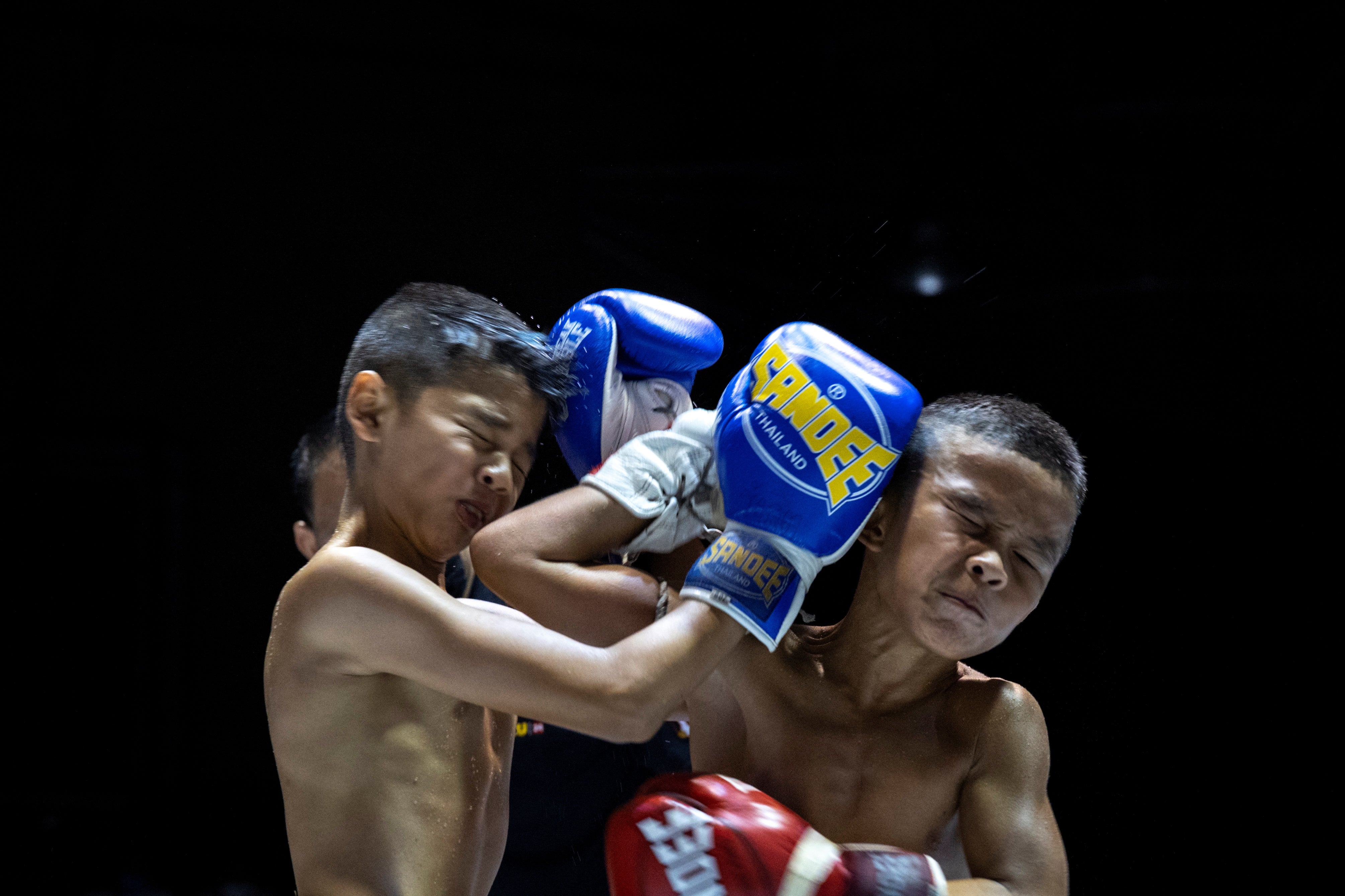 Yodpetch-eak and Bensin during a fight