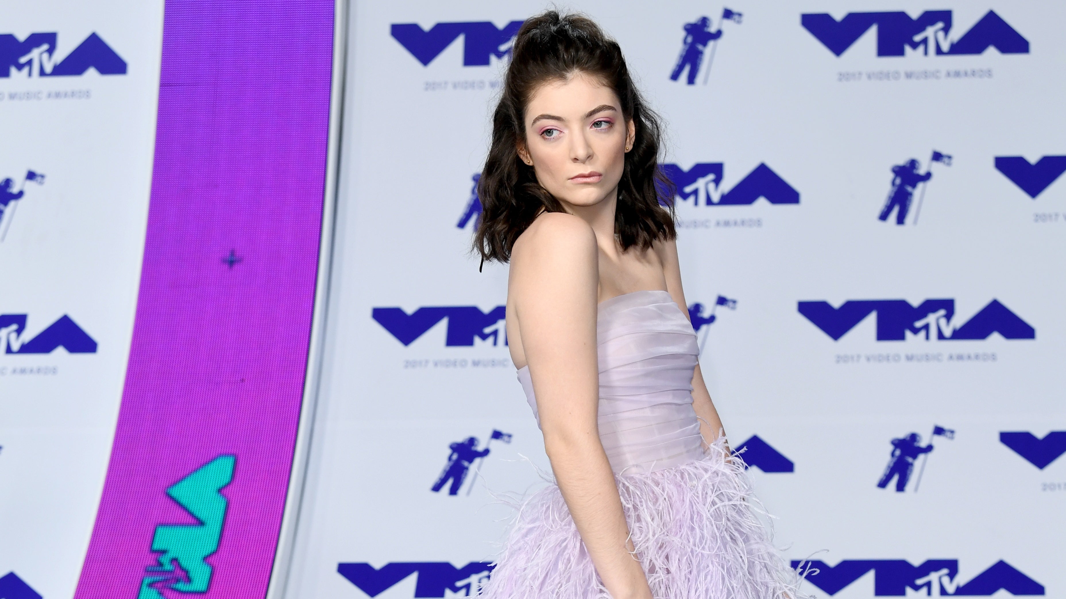 Lorde at the 2017 VMAs