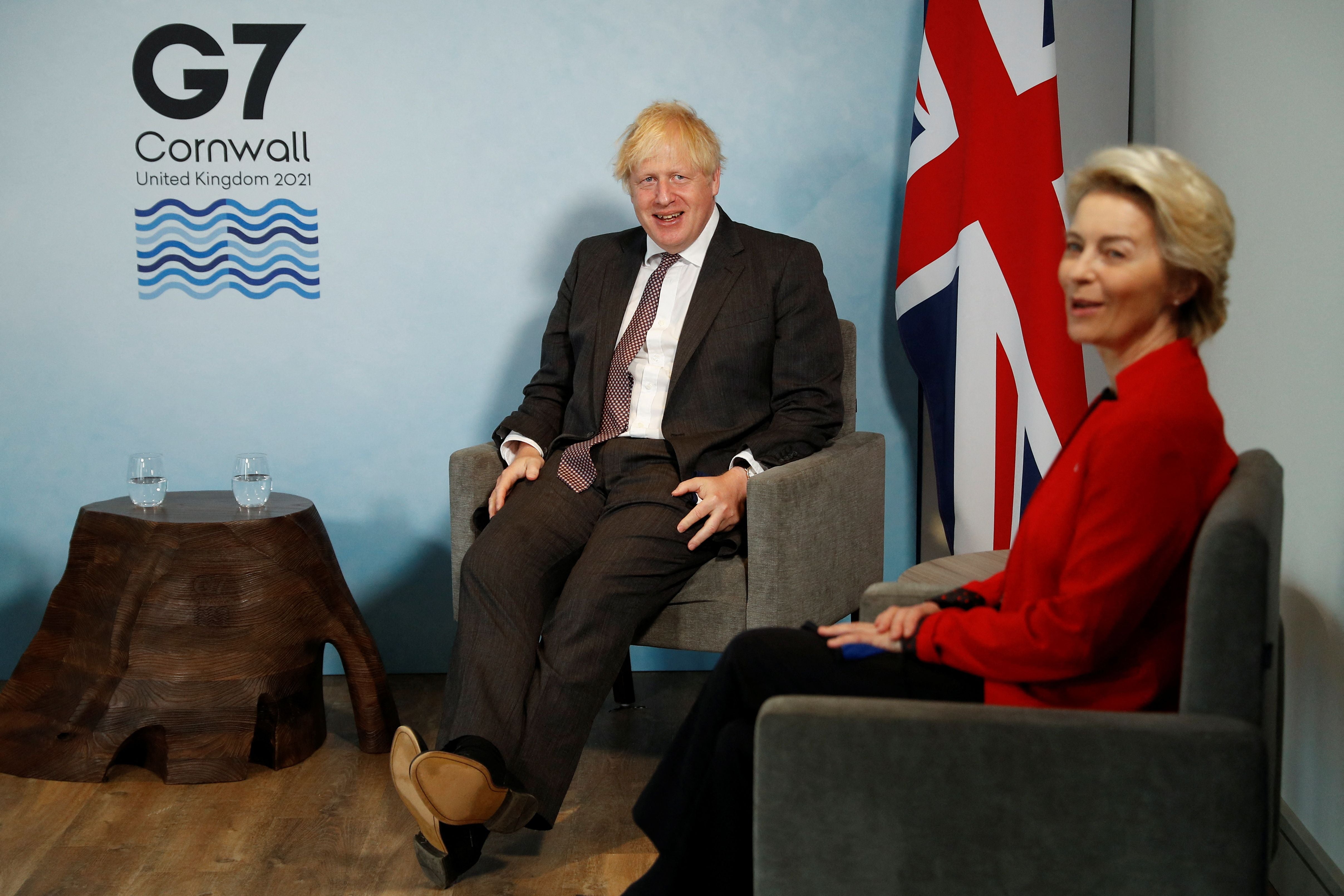 Boris Johnson in talks with Ursula von der Leyen at the G7