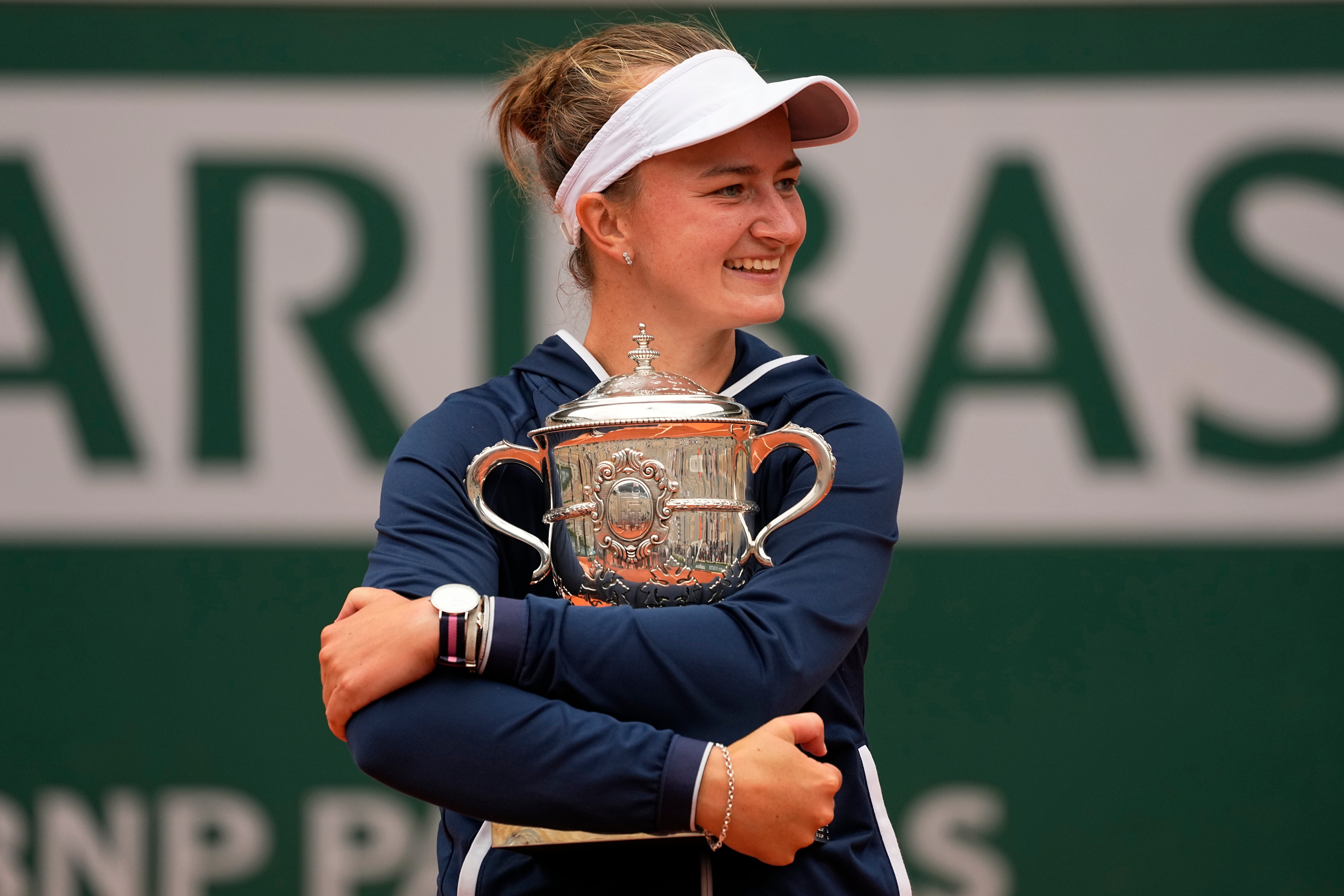 Barbora Krejcikova hugs the Coupe Suzanne Lenglen