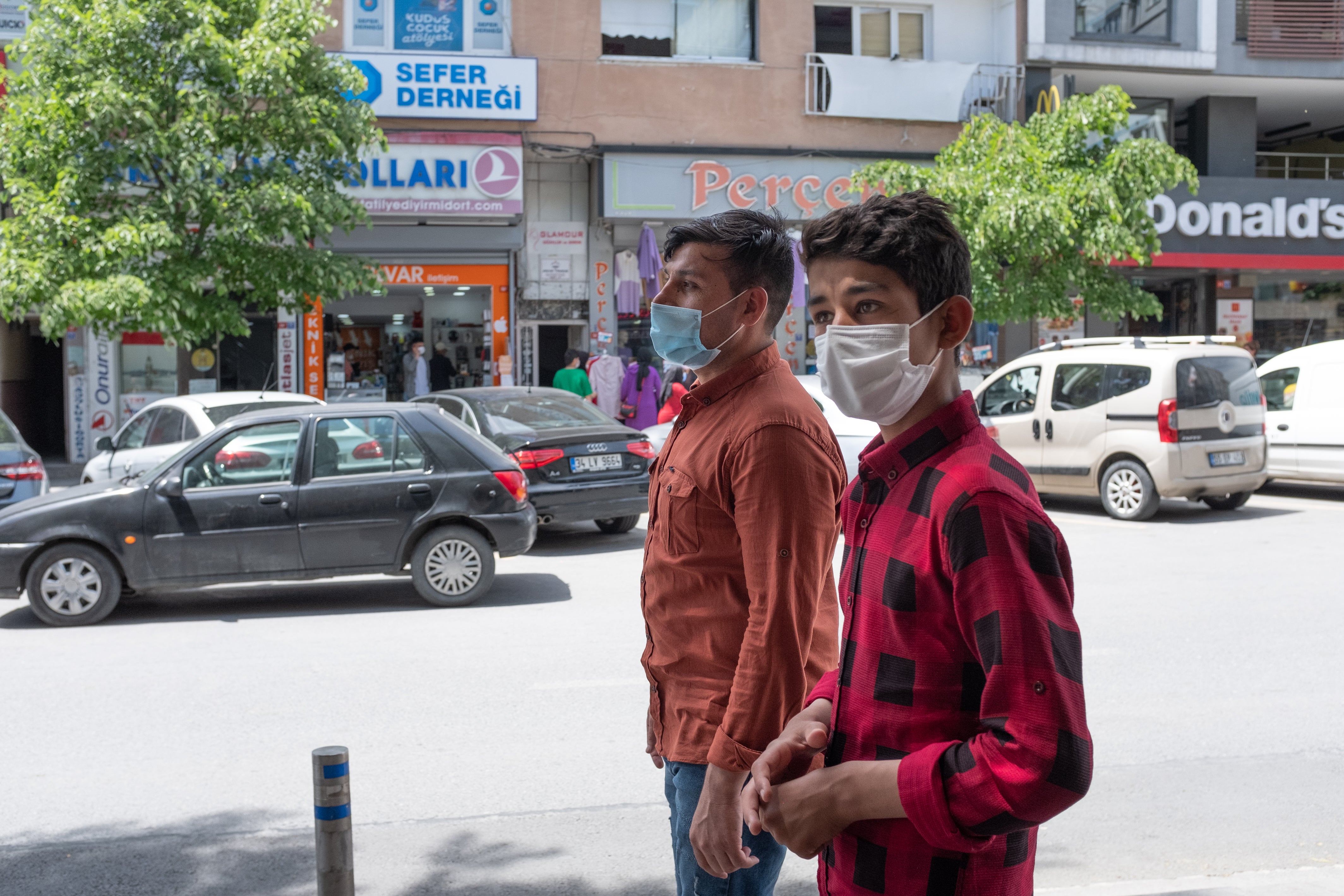 Qandari and his son are constantly afraid of being stopped by the police, as they don’t have a legal permit to stay in Turkey