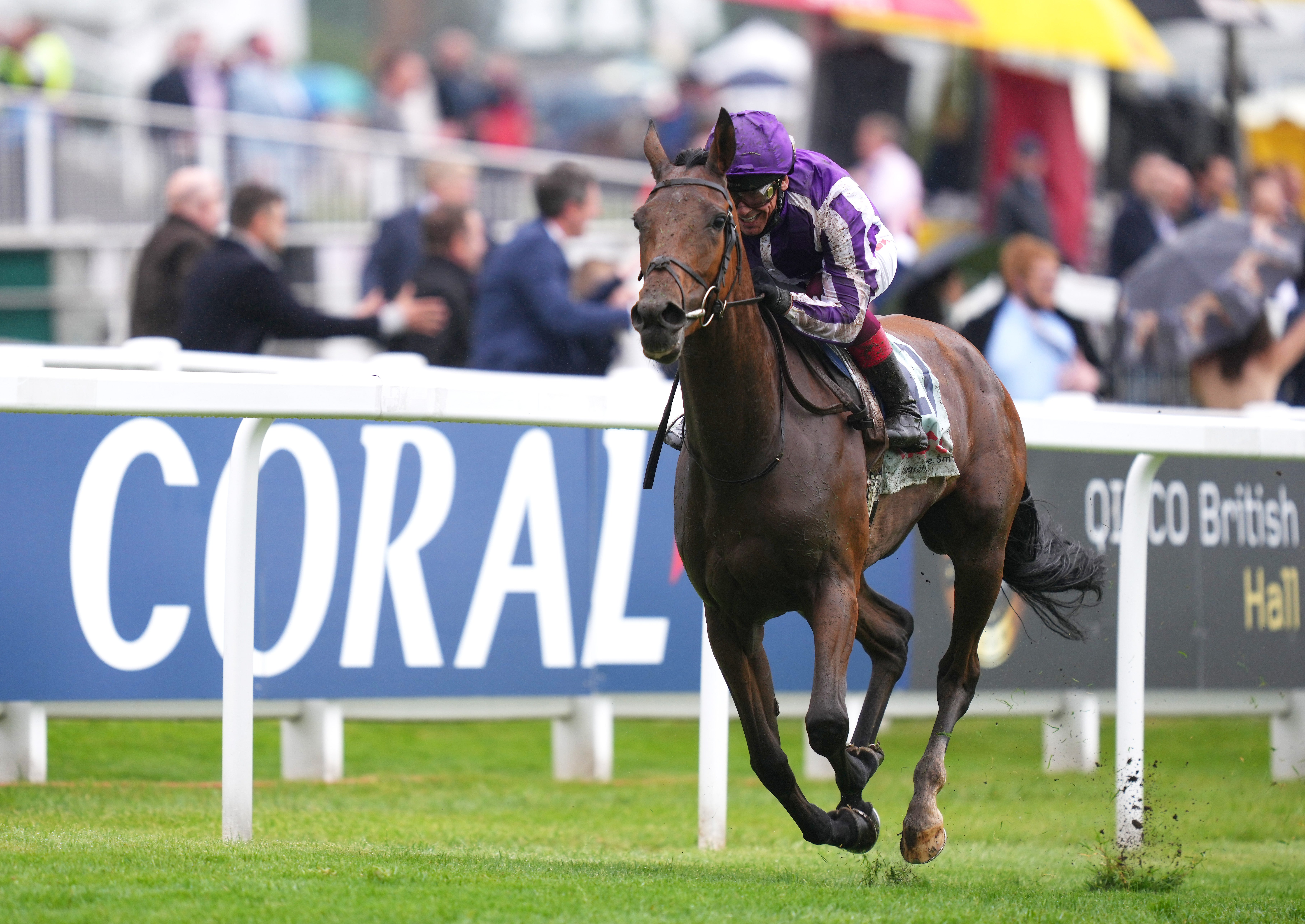 Snowfall ridden by Frankie Dettori wins the Cazoo Oaks