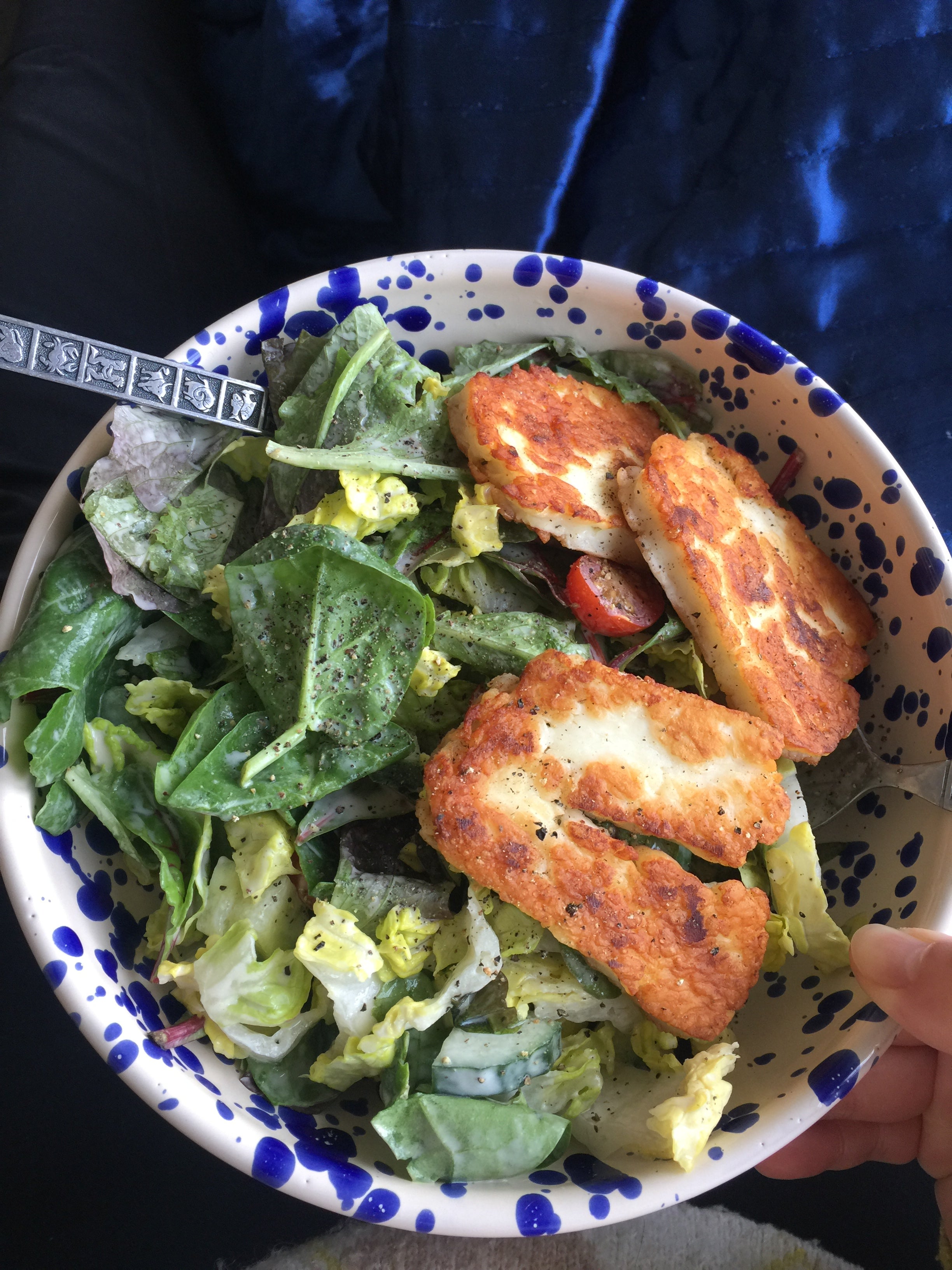 Crisp, fresh greens with crispy slices of halloumi