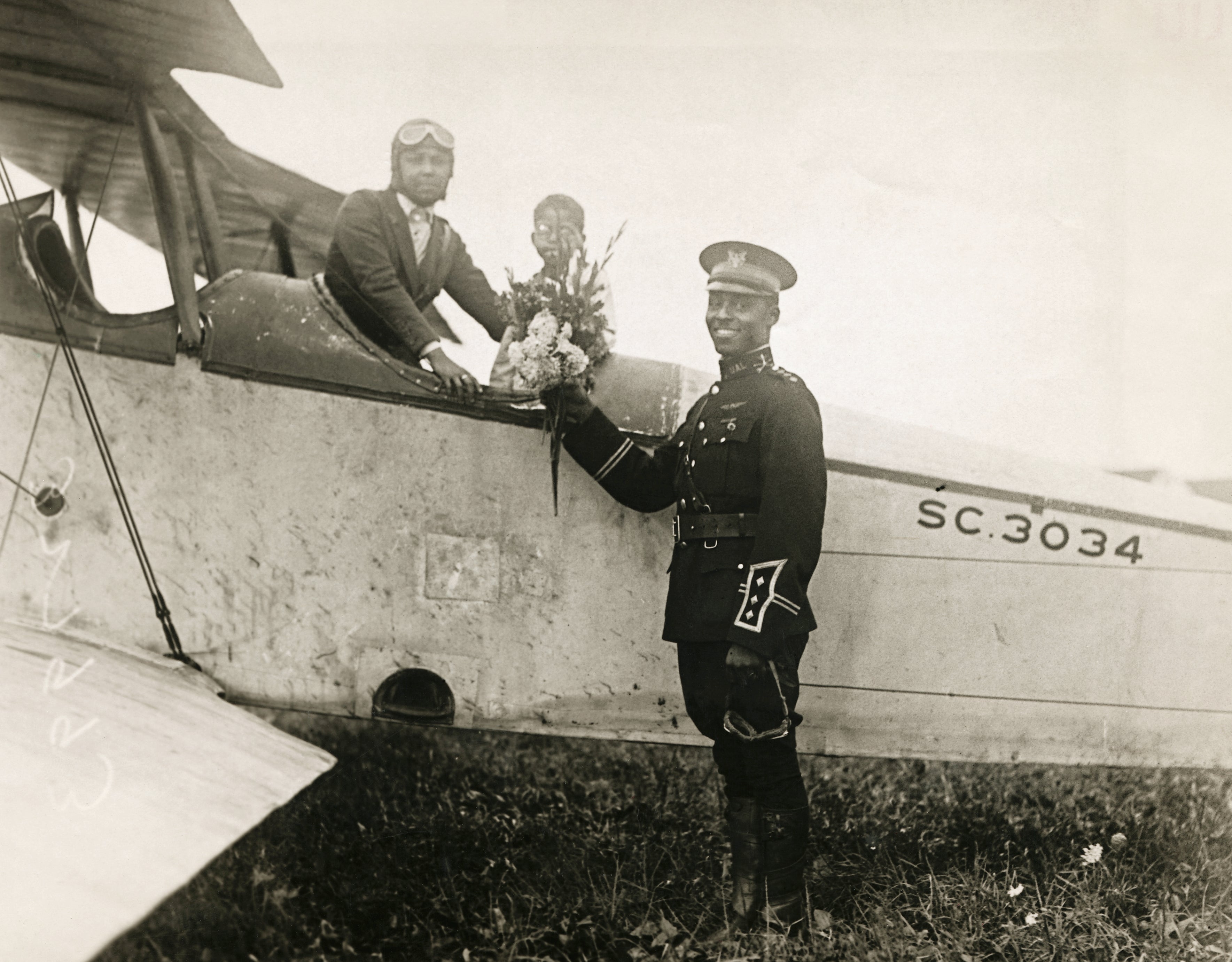 Coleman receiving a bouquet from Captain Edison McVey, her aeronautical instructor