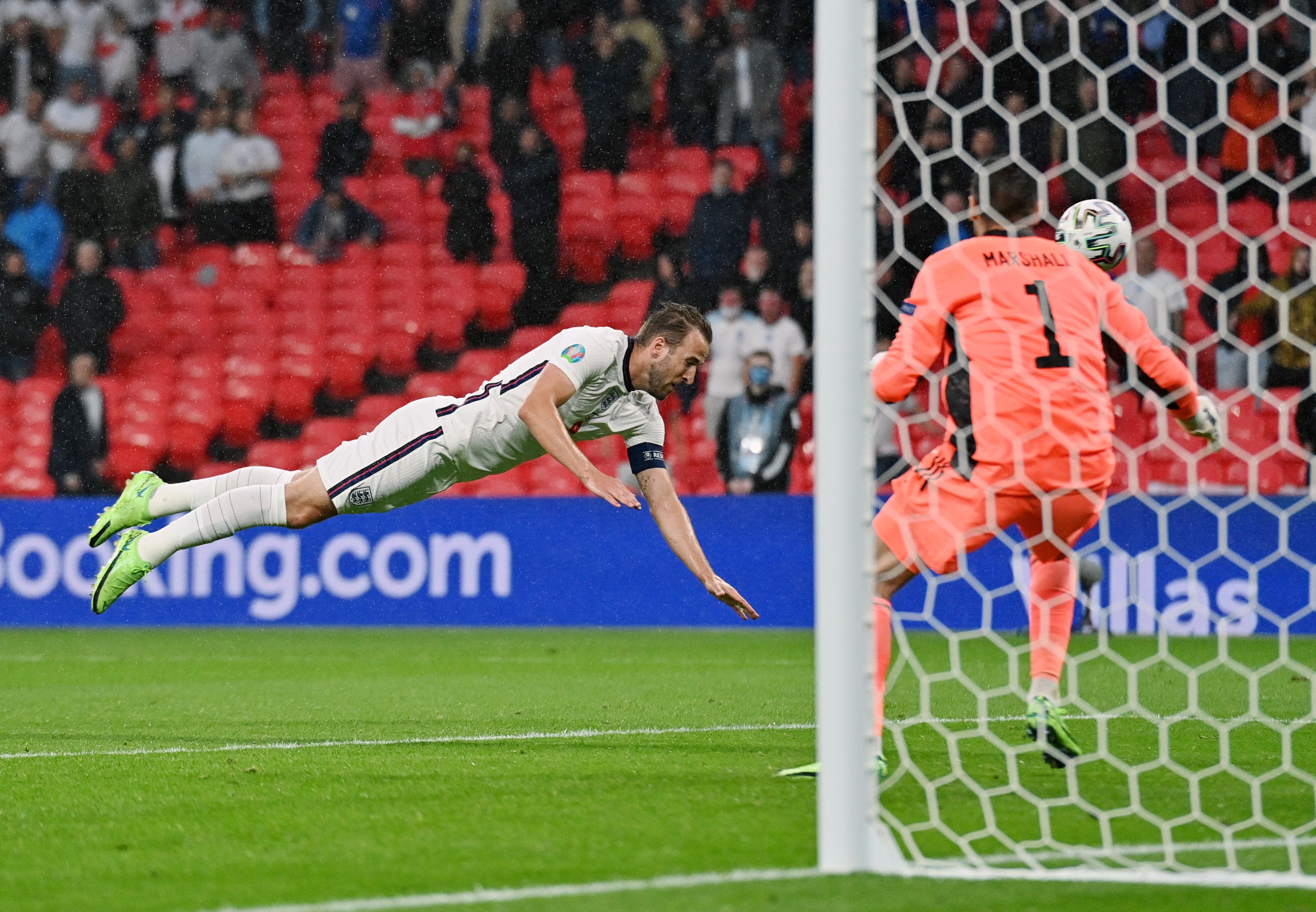 Harry Kane stretches for the ball