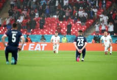 England and Scotland players take the knee ahead of kick-off