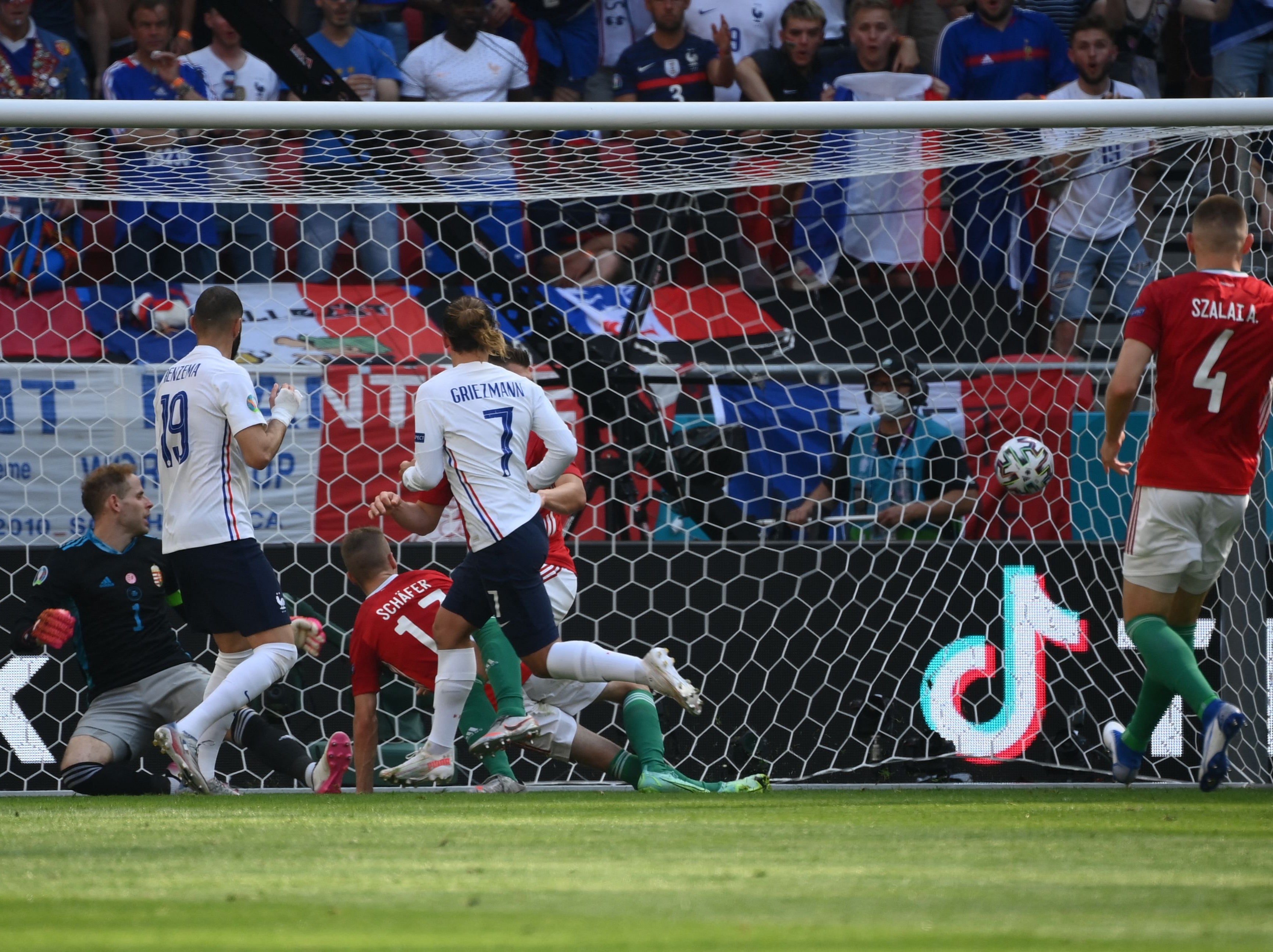 Griezmann tucks away the equalising goal