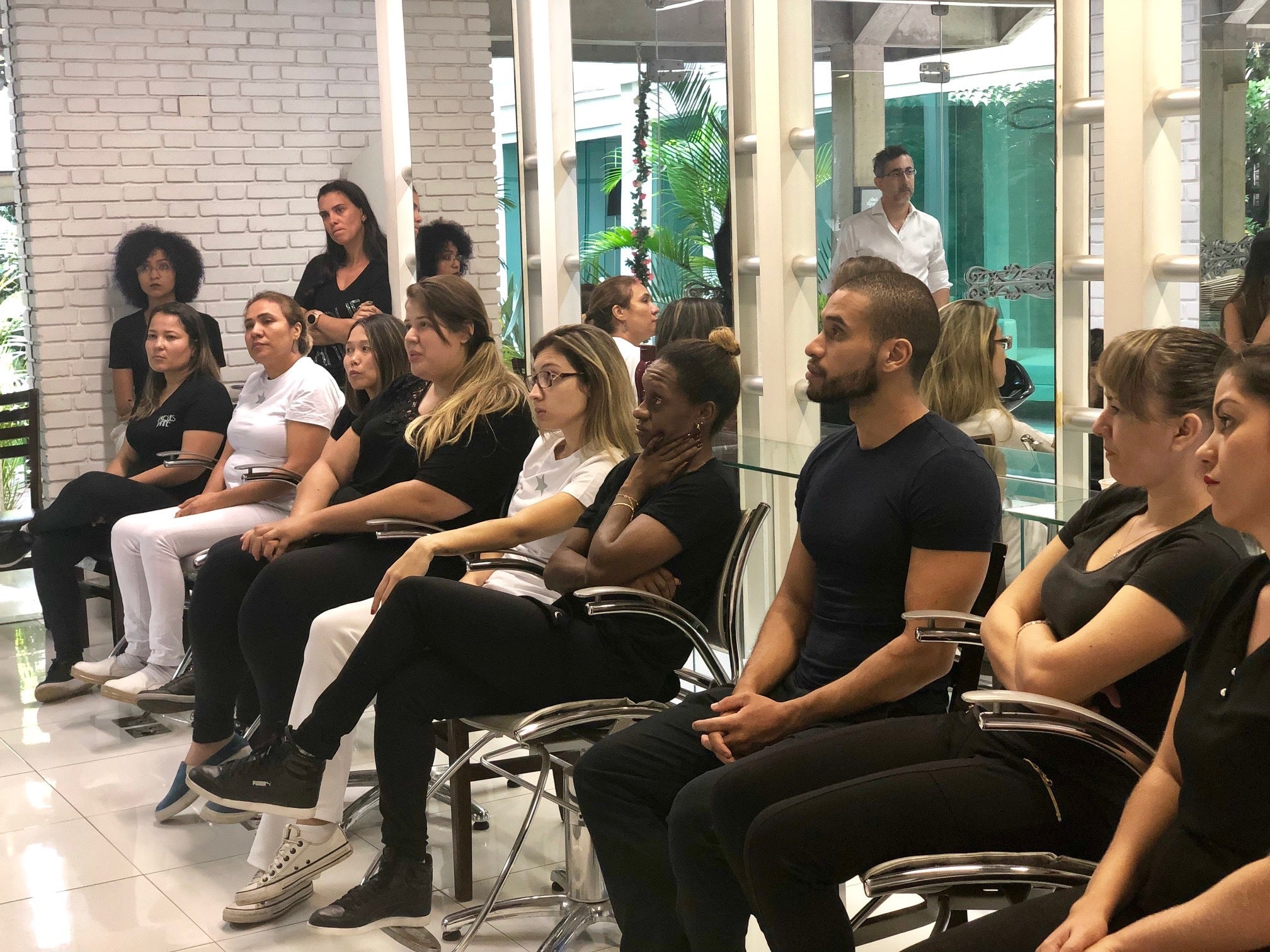 Beauticians from Jacques Janine, a high end salon in São Paulo, being trained to stop domestic violence as part of the Mãos Empenhadas Contra a Violência project in 2019