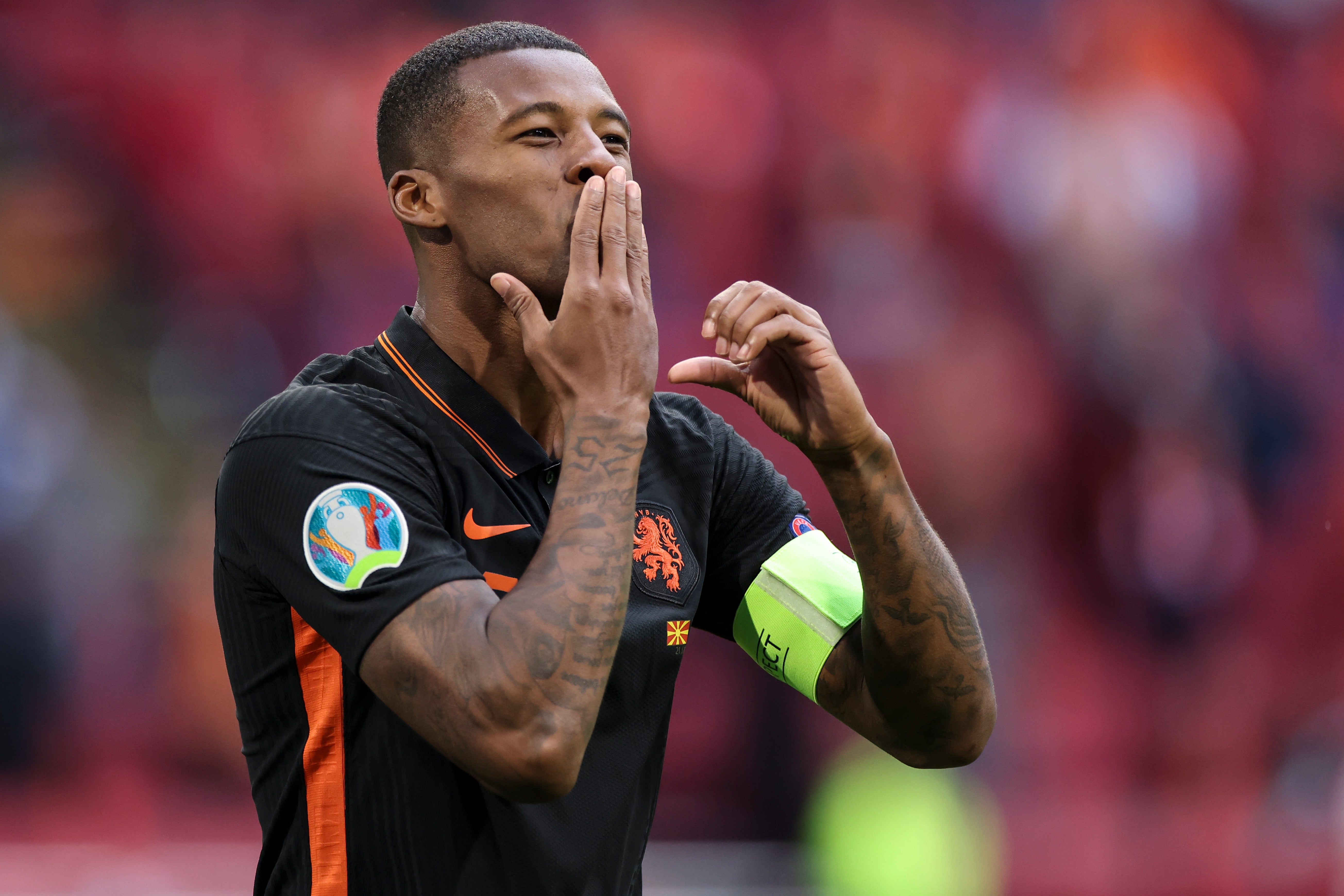 Georginio Wijnaldum's double saw Holland ease into the last 16