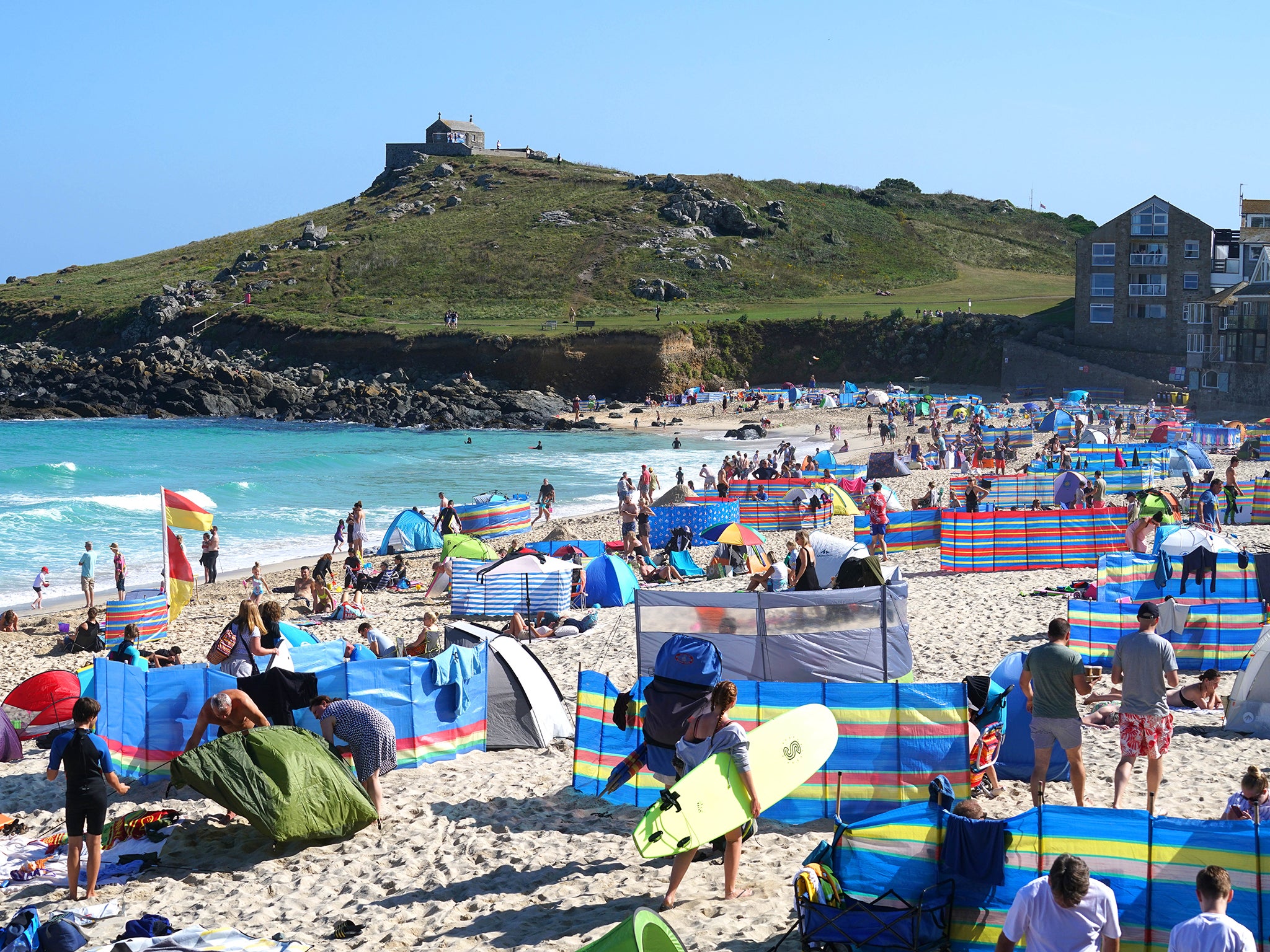 Bright month ahead for holidaymakers: temperatures set to stay above 20C all month