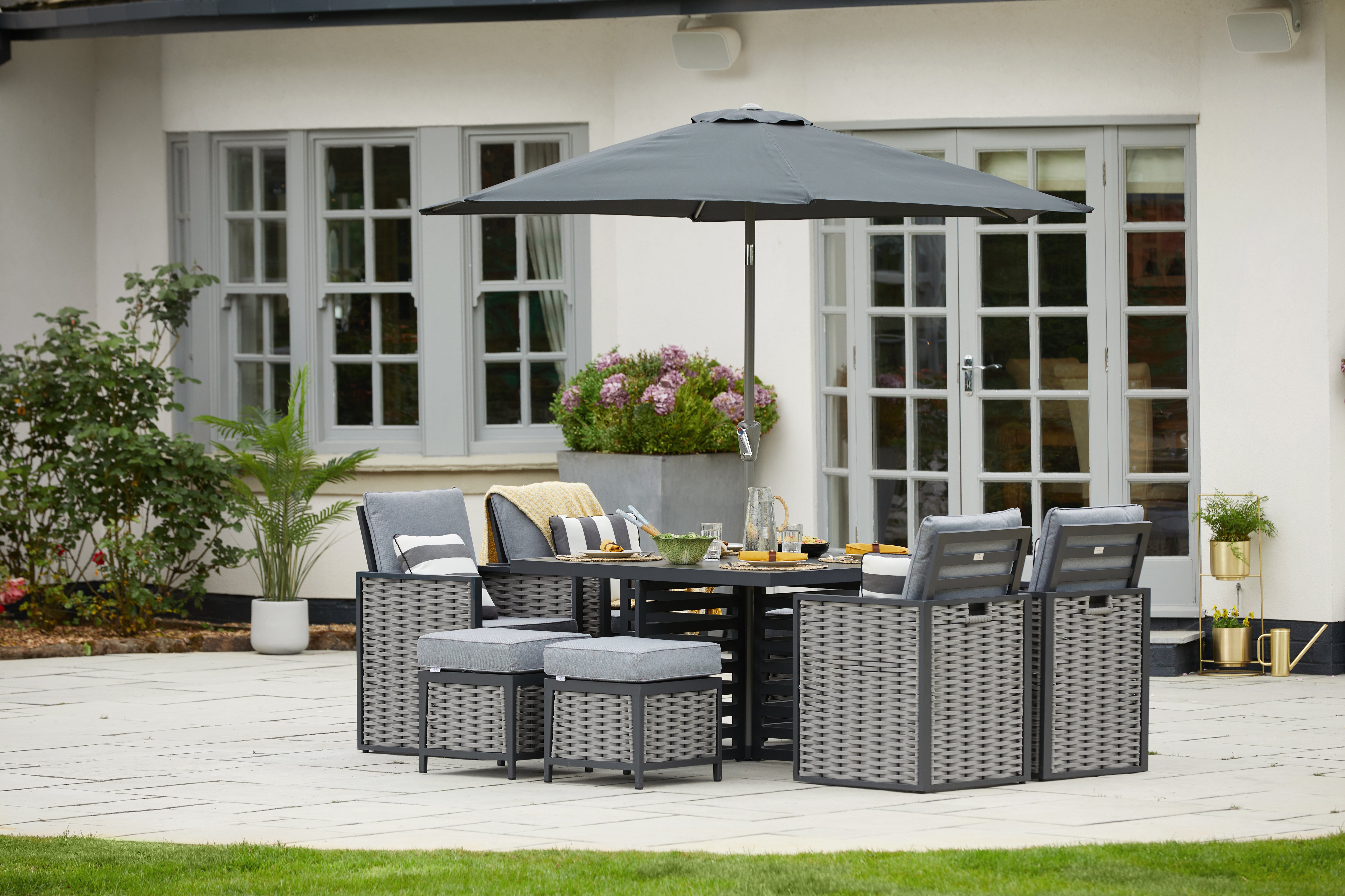 Talia Cubo 4 – Dining with 8 x Seats and Parasol, £2,425, Moda Furnishings