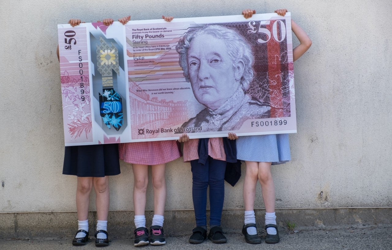 School pupils with banknote