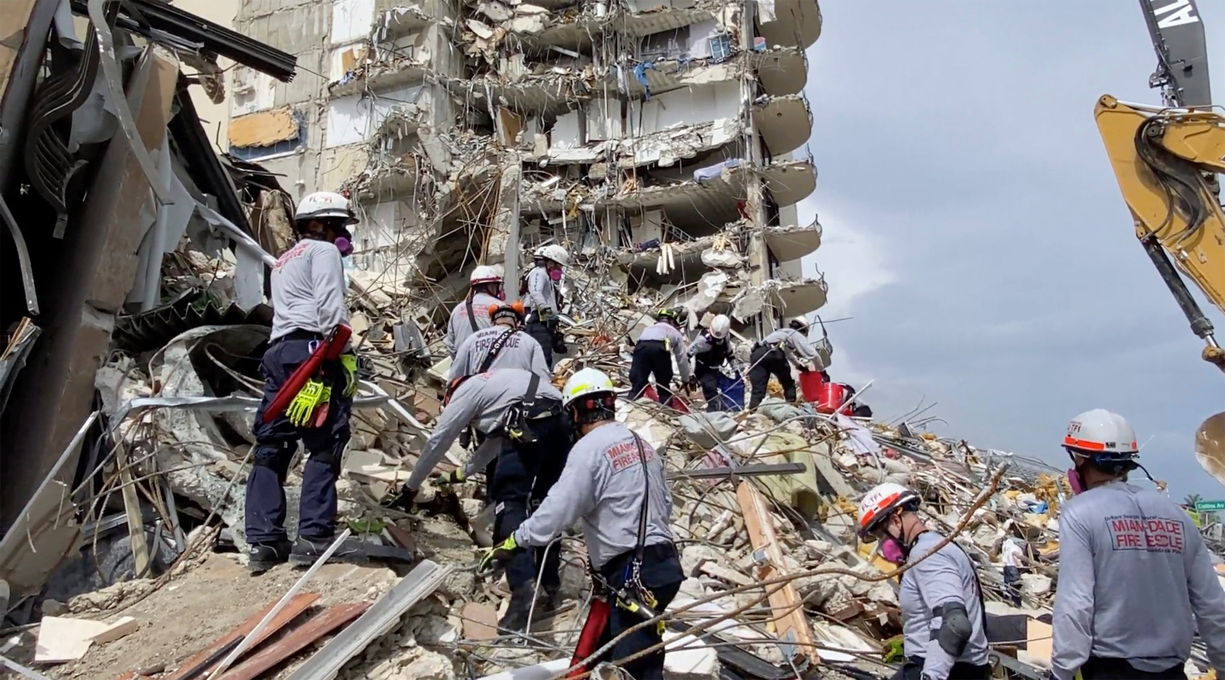 APTOPIX Building Collapse Miami