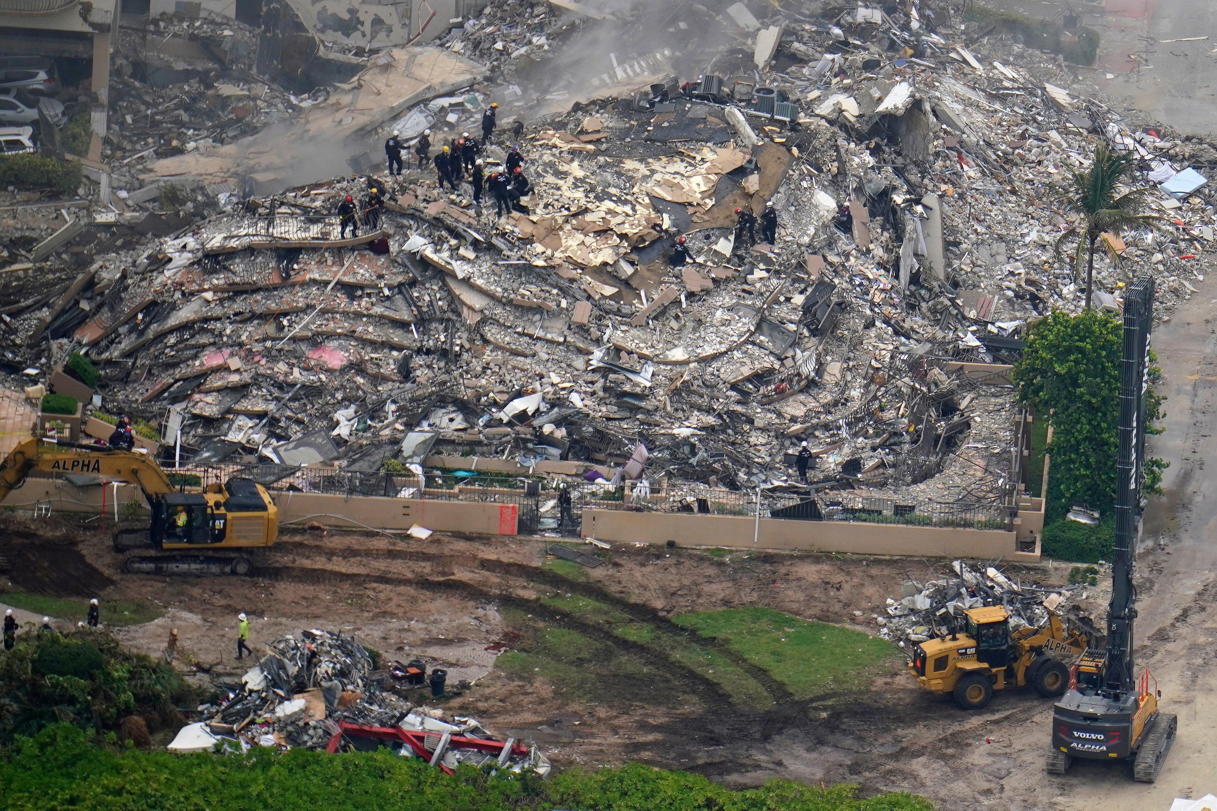 APTOPIX Building Collapse Miami