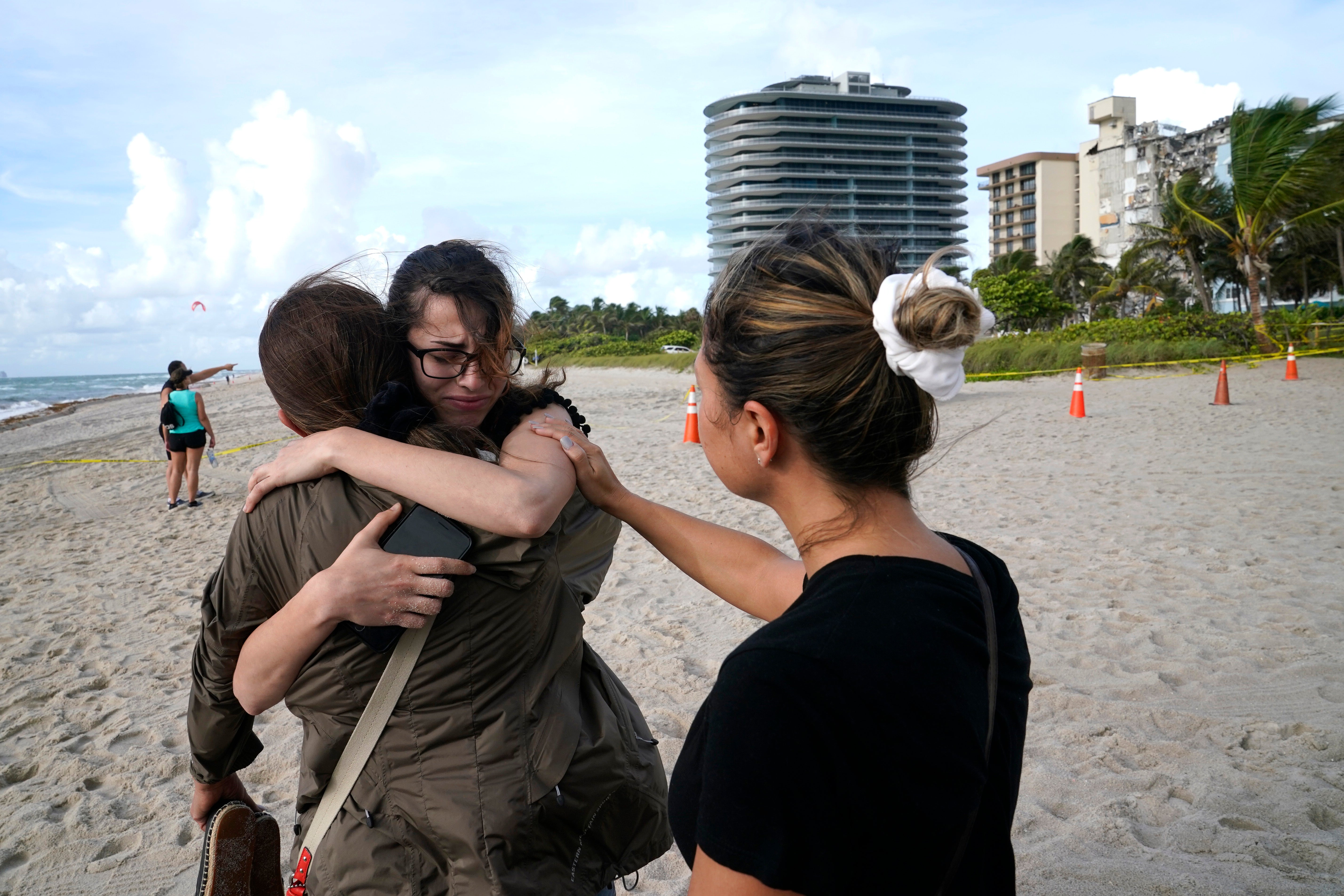 APTOPIX Building Collapse Miami