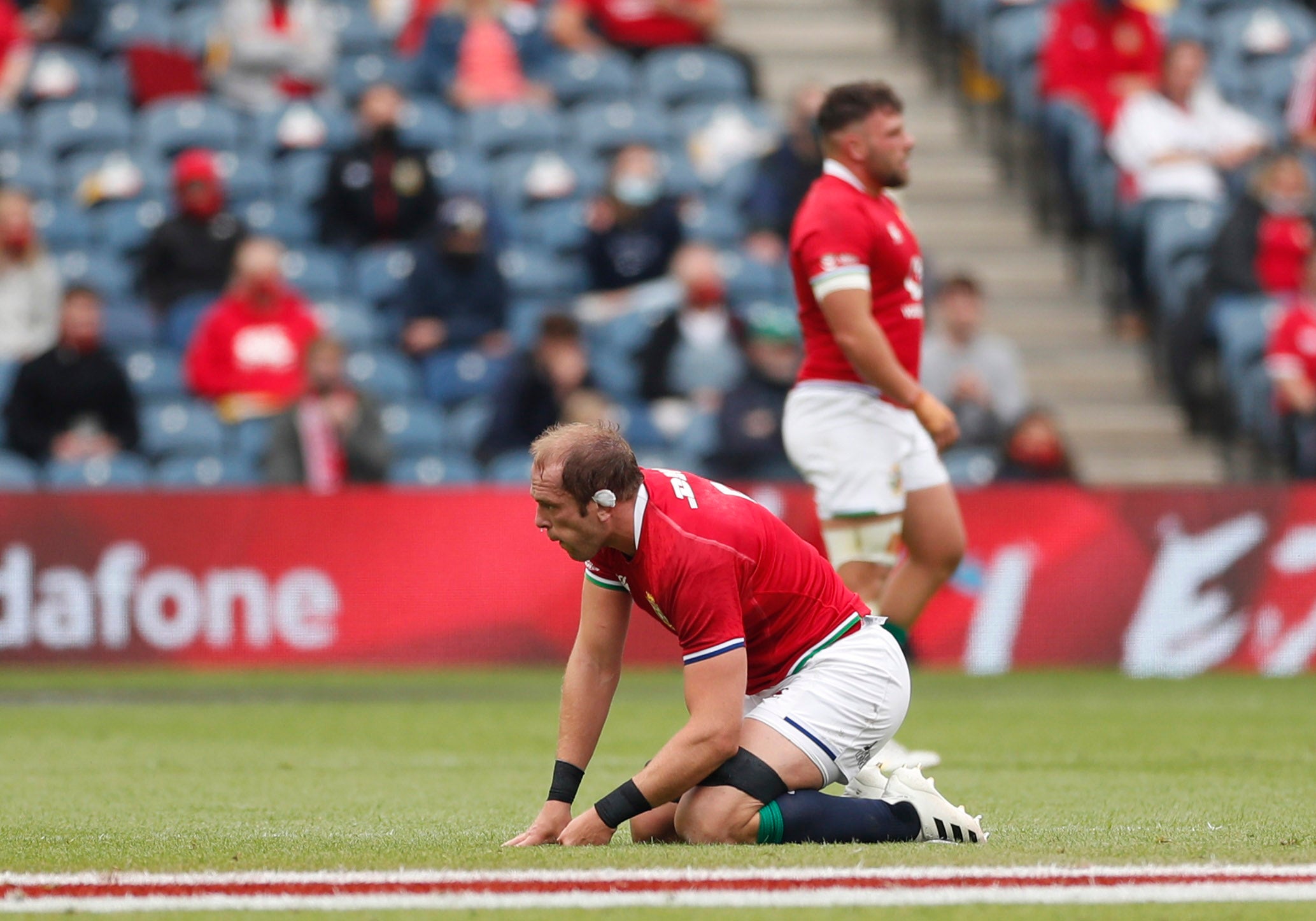 Alun Wyn Jones goes down with a shoulder injury