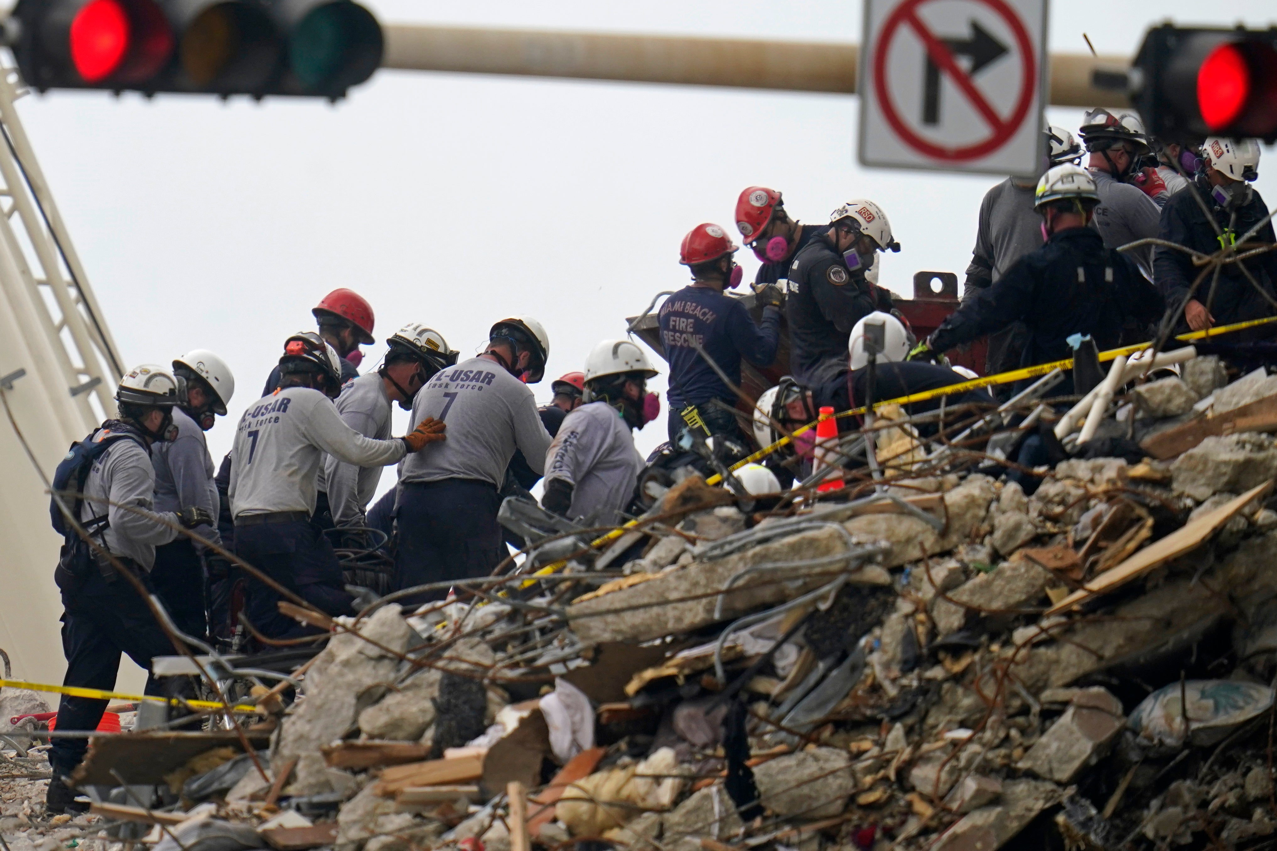 APTOPIX Building Collapse Miami