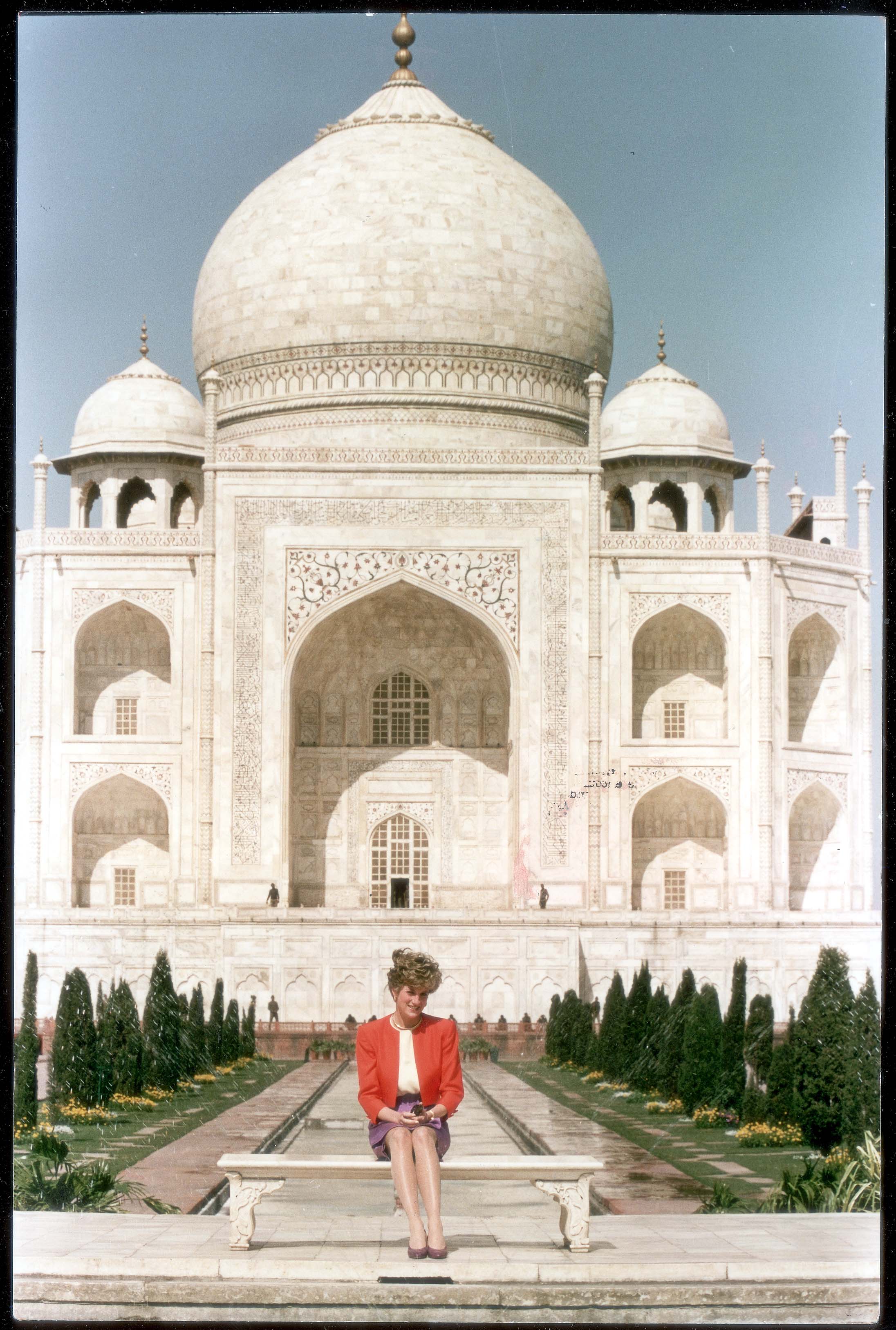 Diana alone at the Taj Mahal