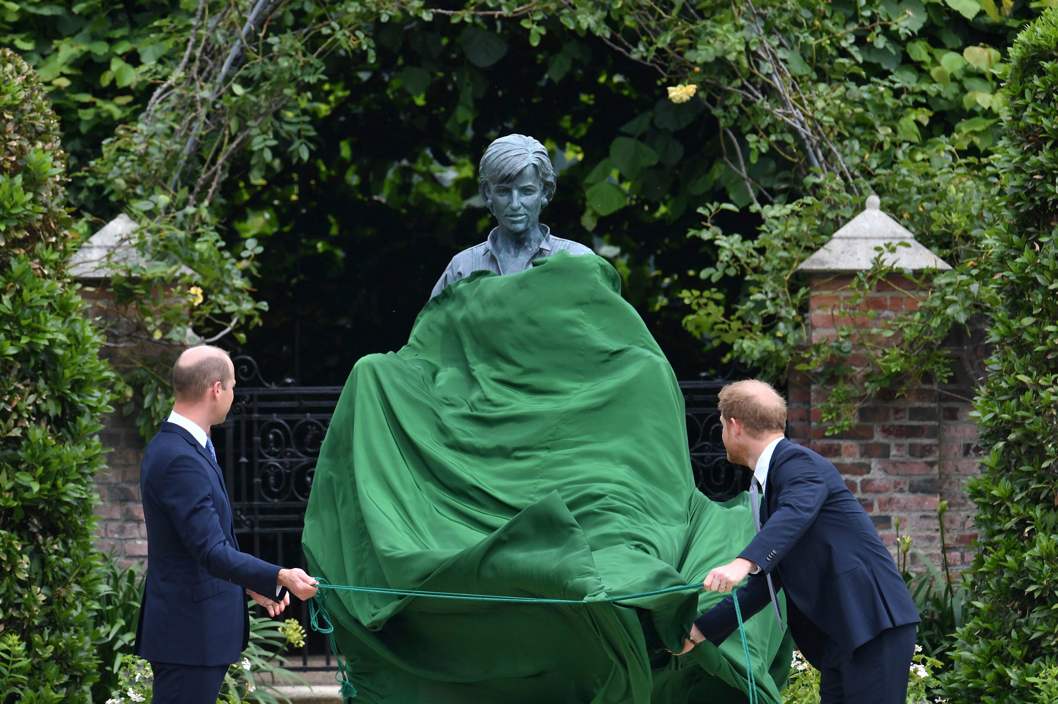 Princes William and Harry unveil the statue