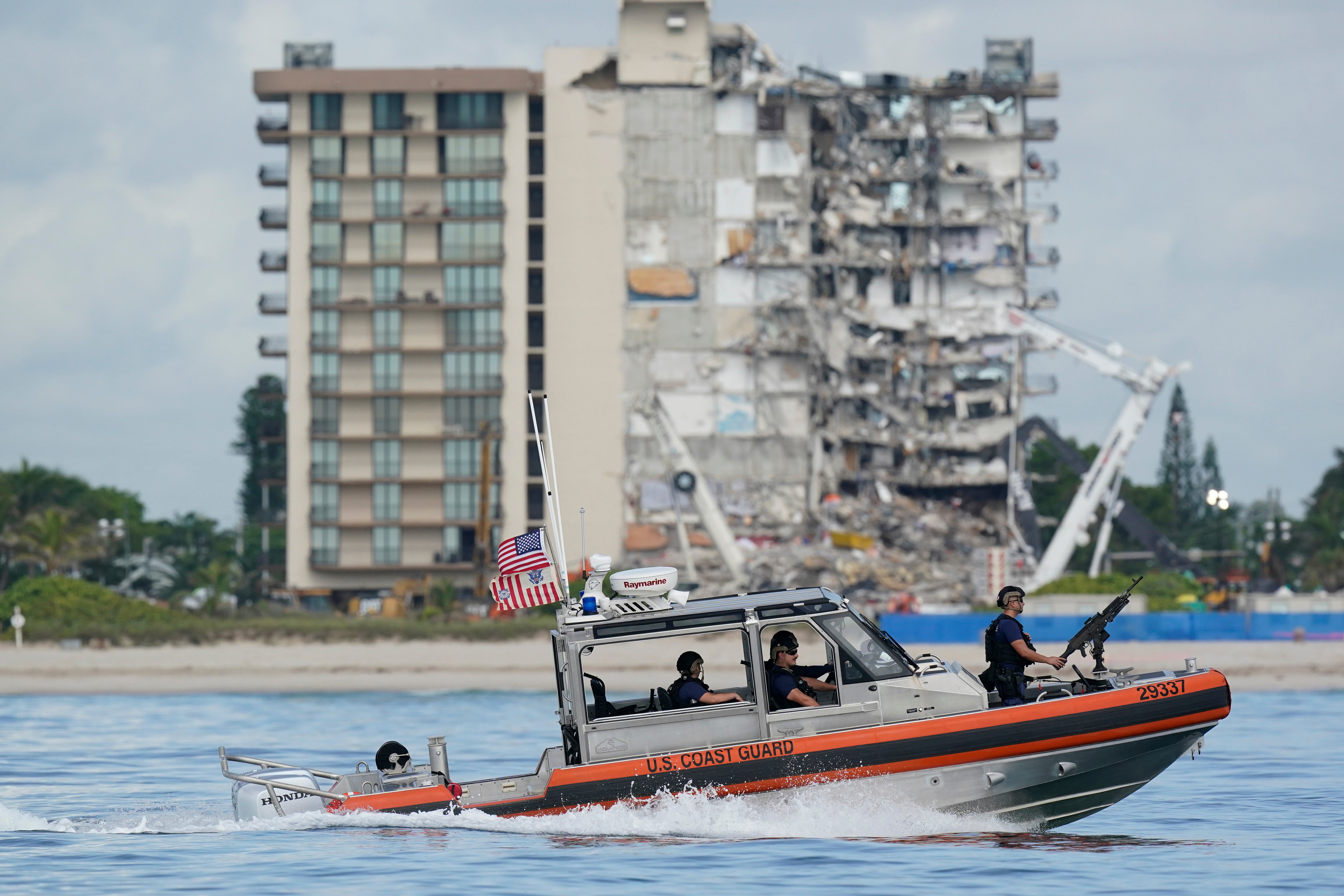 APTOPIX Building Collapse Miami