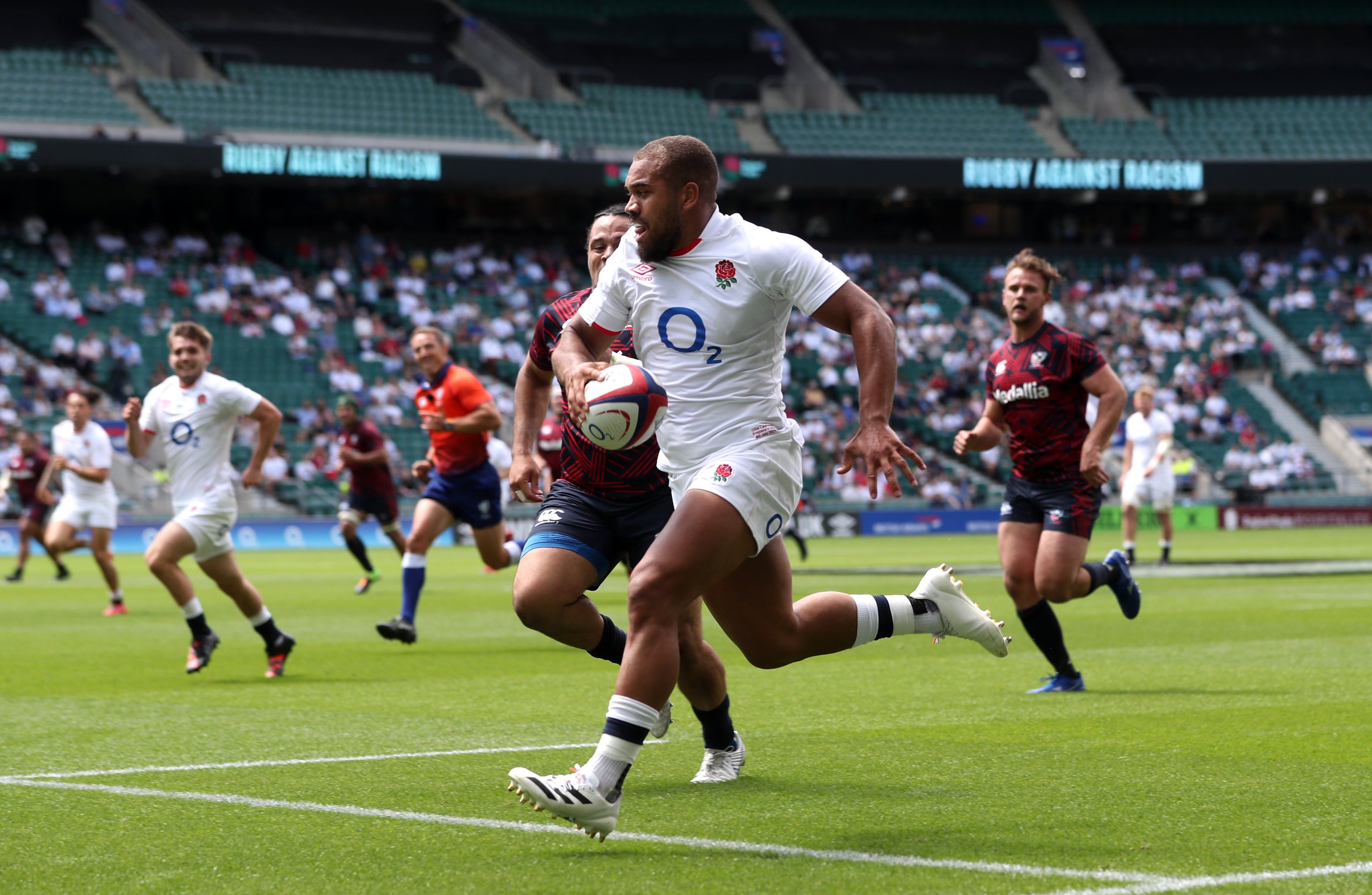 Ollie Lawrence runs in for a try