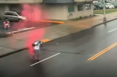 Video shows pink dye pack exploding as robbery suspect leaves bank