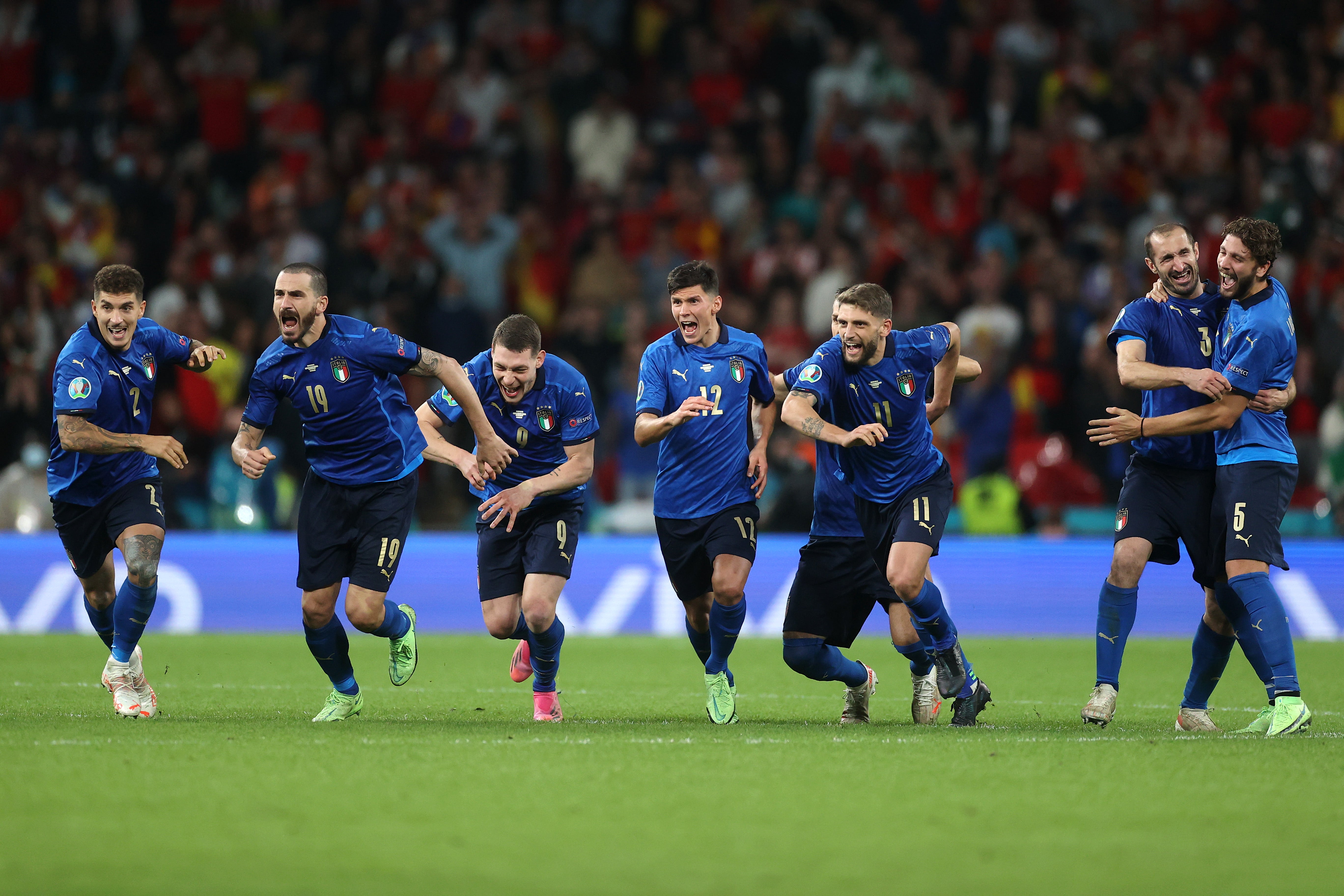 Giovanni Di Lorenzo, Leonardo Bonucci, Andrea Belotti, Matteo Pessina, Domenico Berardi, Giorgio Chiellini and Manuel Locatelli of Italy celebrate