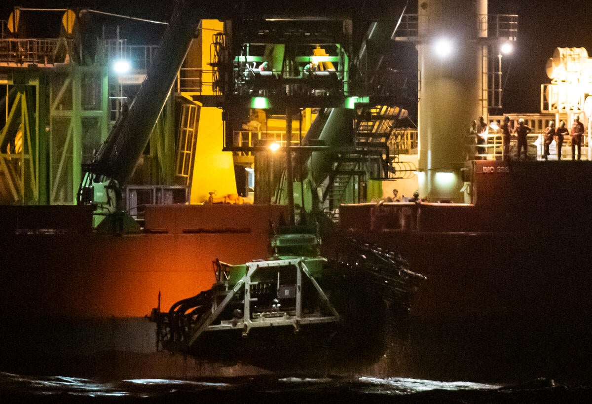 Activists attempt to disturb a deep sea mining test and operations restart in the Pacific