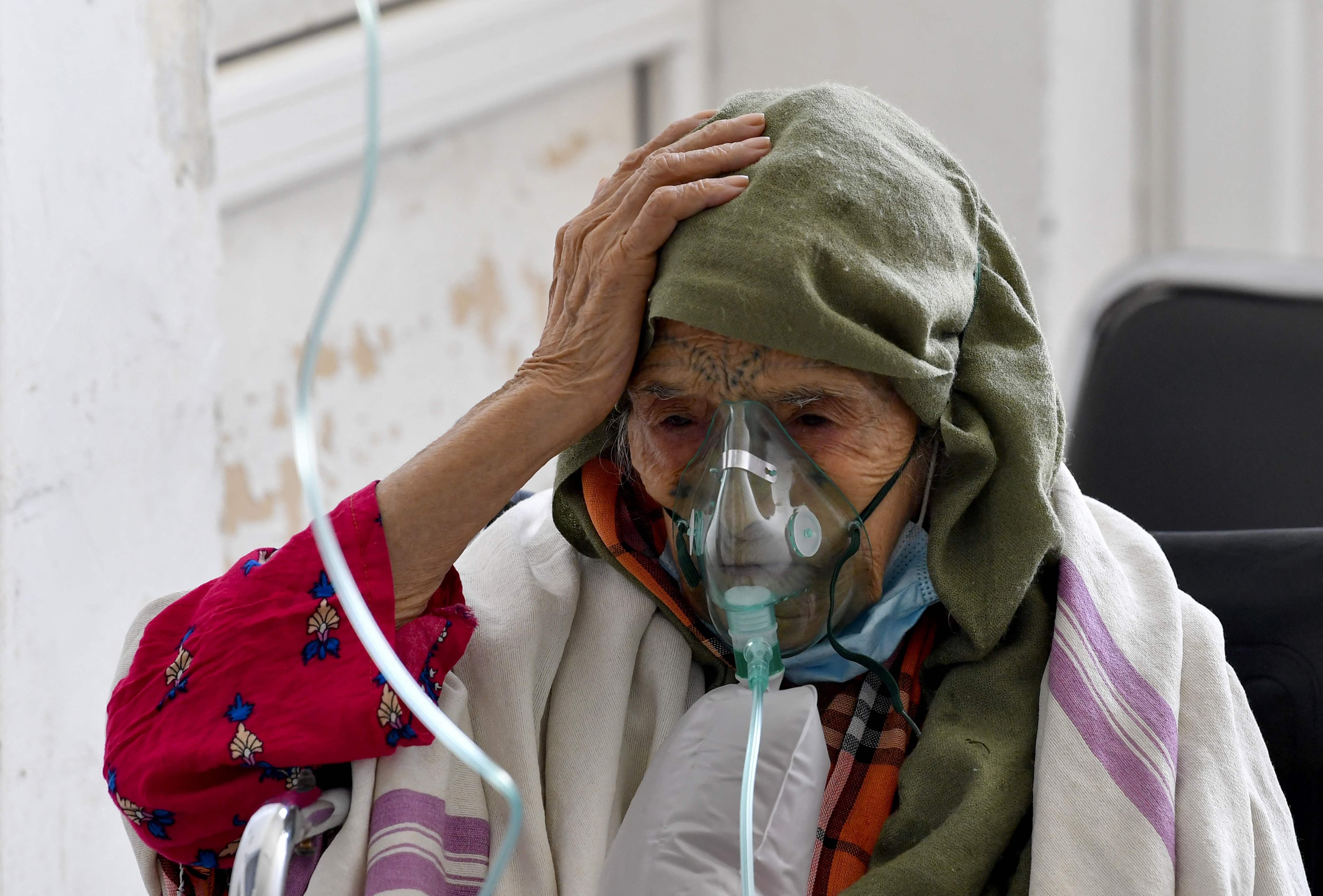 A Tunisian woman infected by the Covid19 coronavirus receives oxygen at the Ibn al-Jazzar hospital