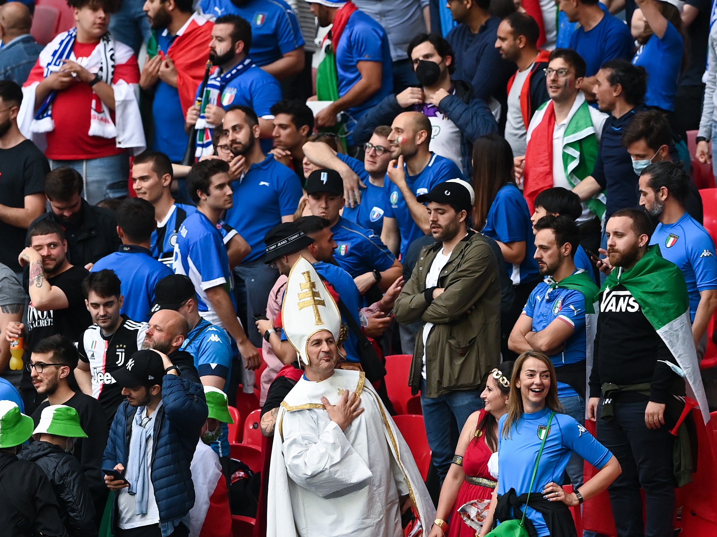 Italy fans wait for kick off prior to the UEFA Euro 2020 Championship Final between Italy and England