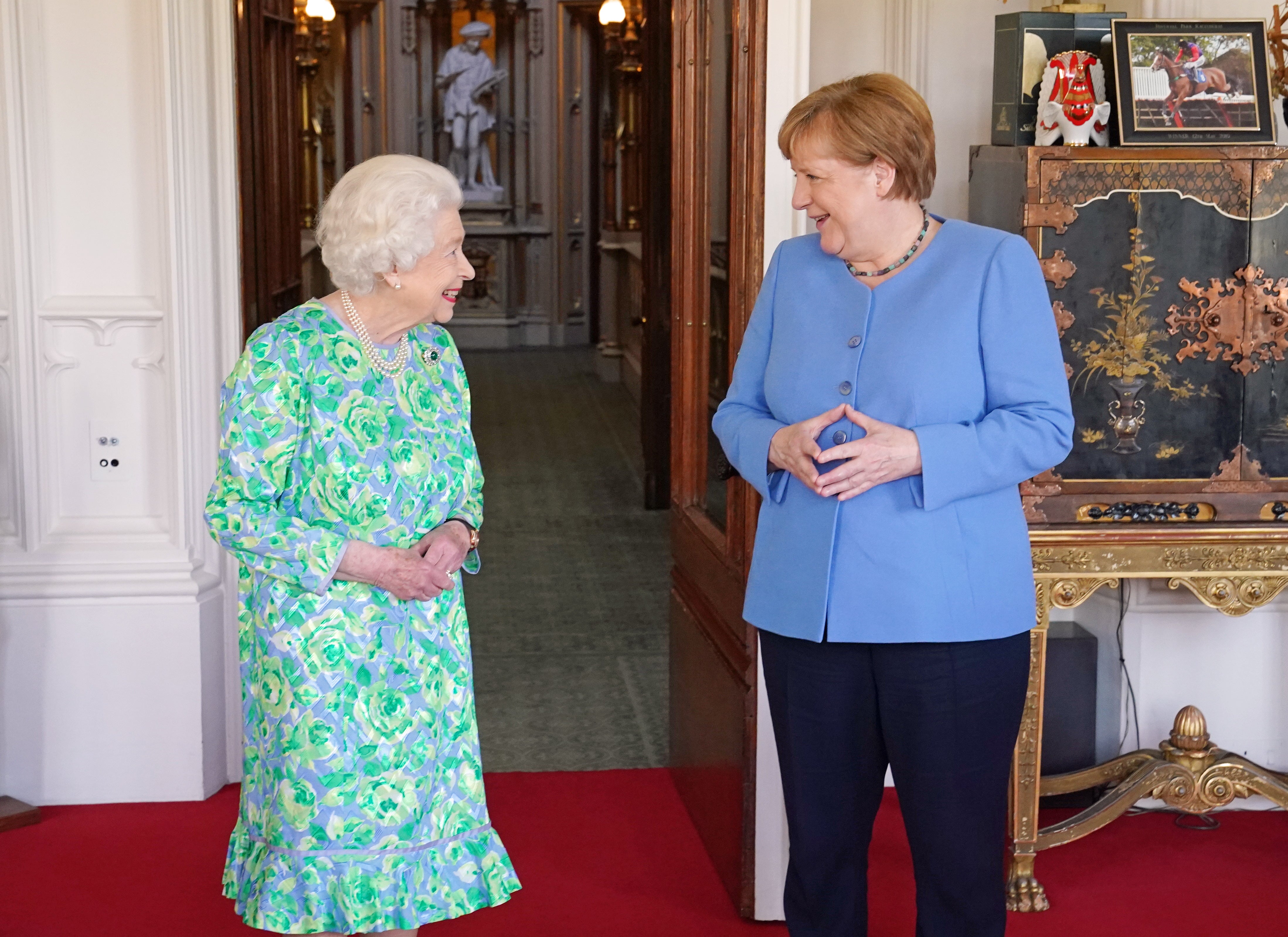 As part of her farewell tour, Merkel had tea with the Queen