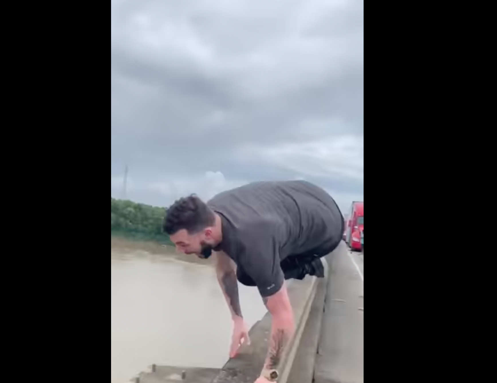 Jimmy Jennings threw himself into alligator-infested waters after becoming increasingly bored with sitting in traffic, a move he instantly regretted