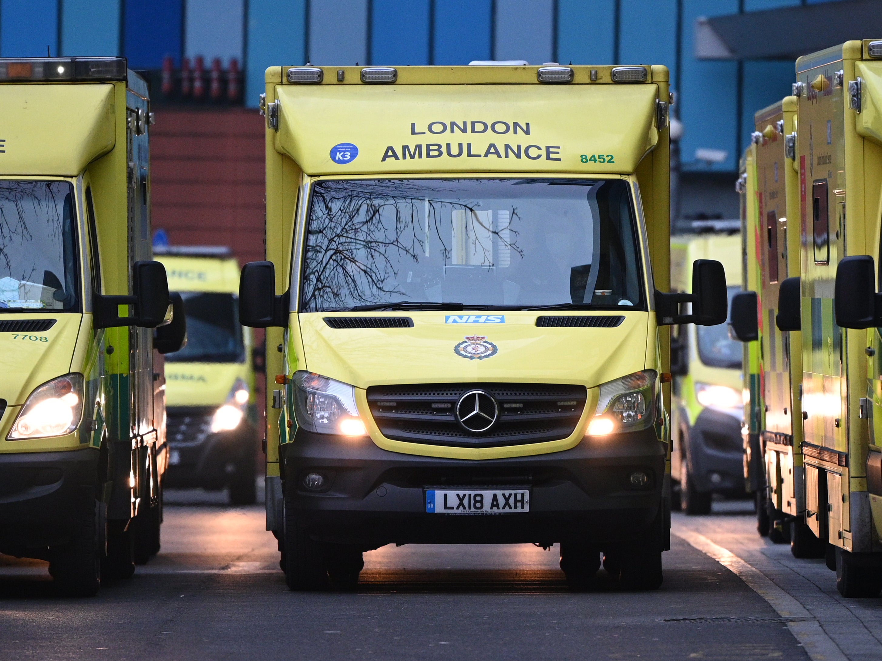 Lengthy queueing outside hospitals is having a negative impact on wellbeing, says union representative