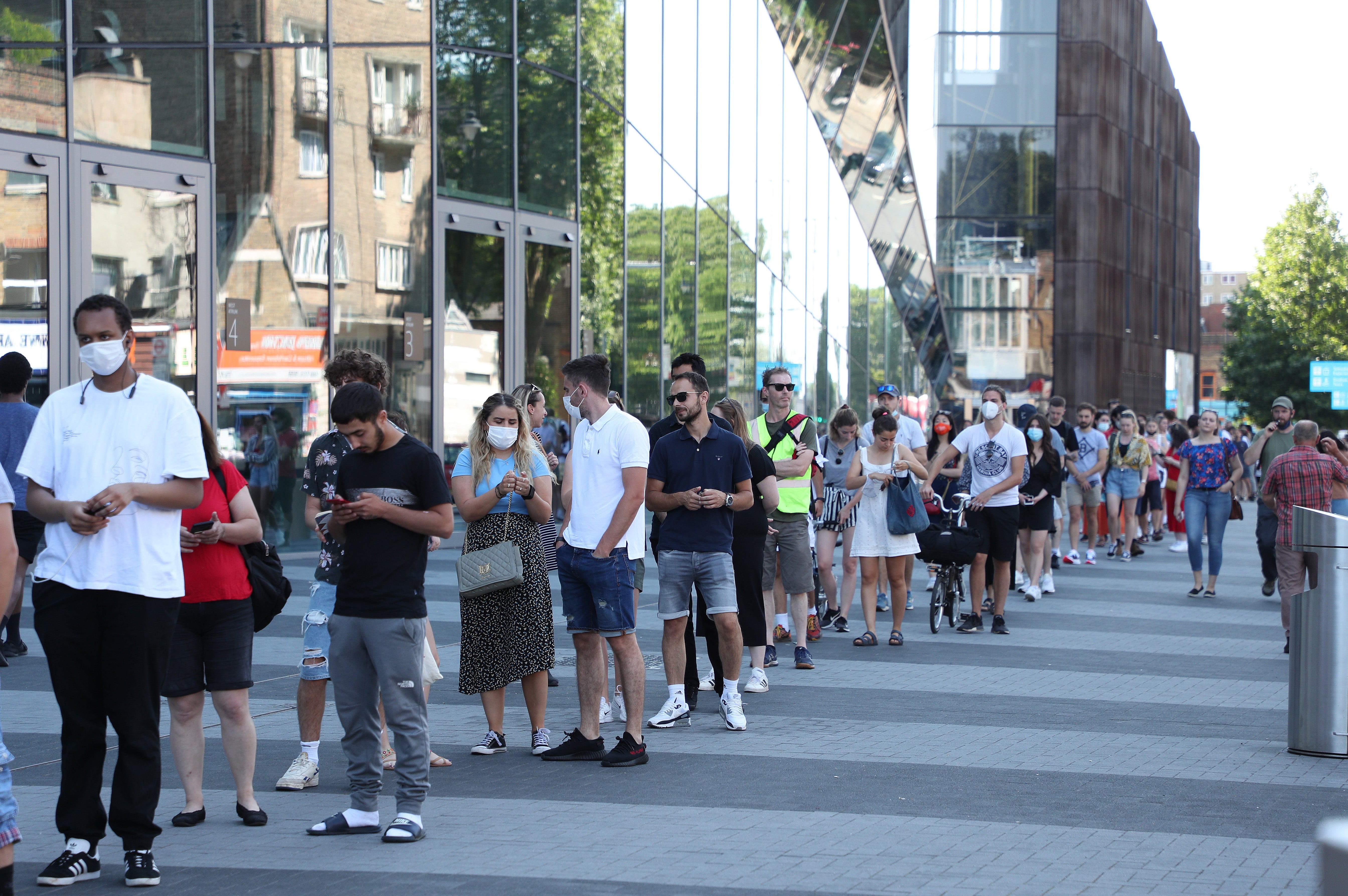 Major indexes worldwide, including FTSE 100, ended the last trading session of the week lower with rising worries of a surge in Covid infections, while Monday’s openings were also lower