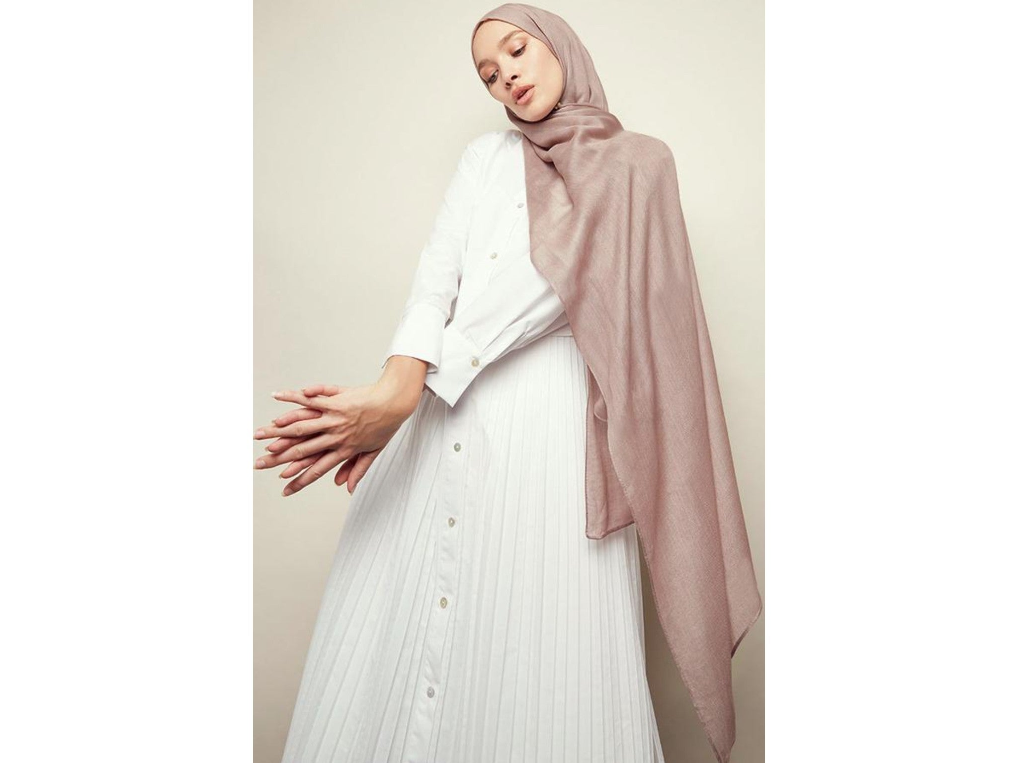 Silq Rose grey mauve fine weave model hijab indybest