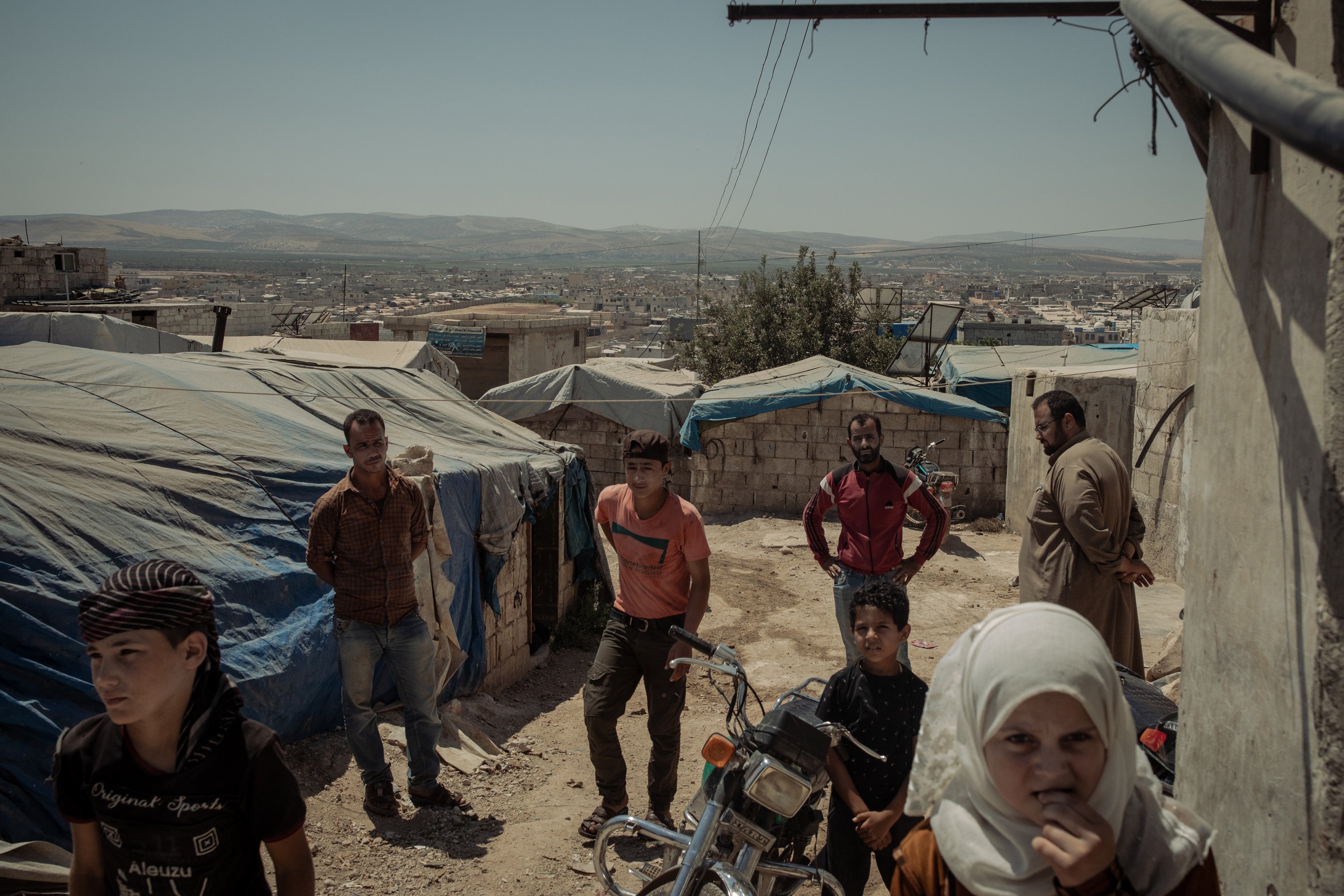 Refugees wait for food to be distributed in the Atma camp