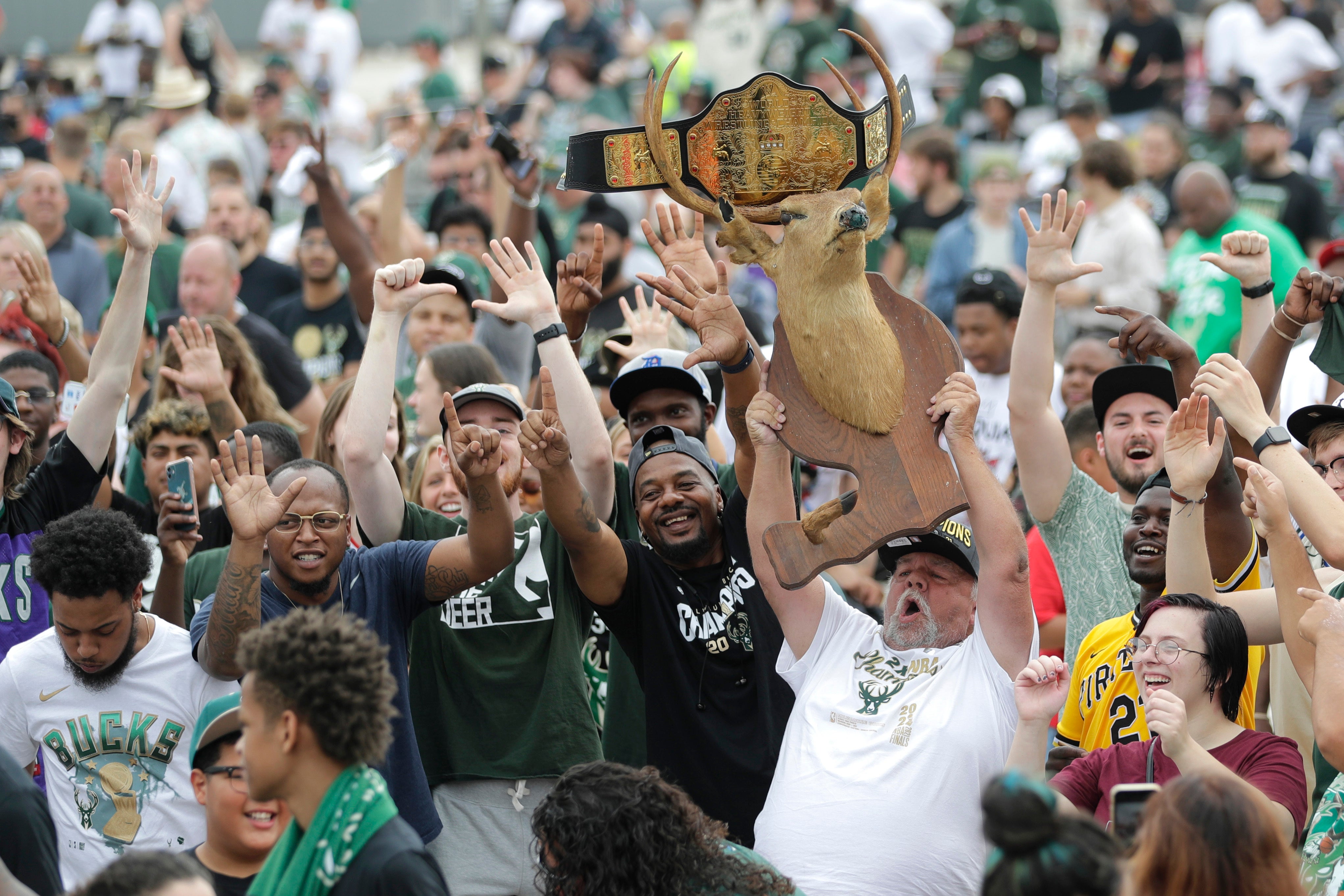 Bucks Parade Basketball