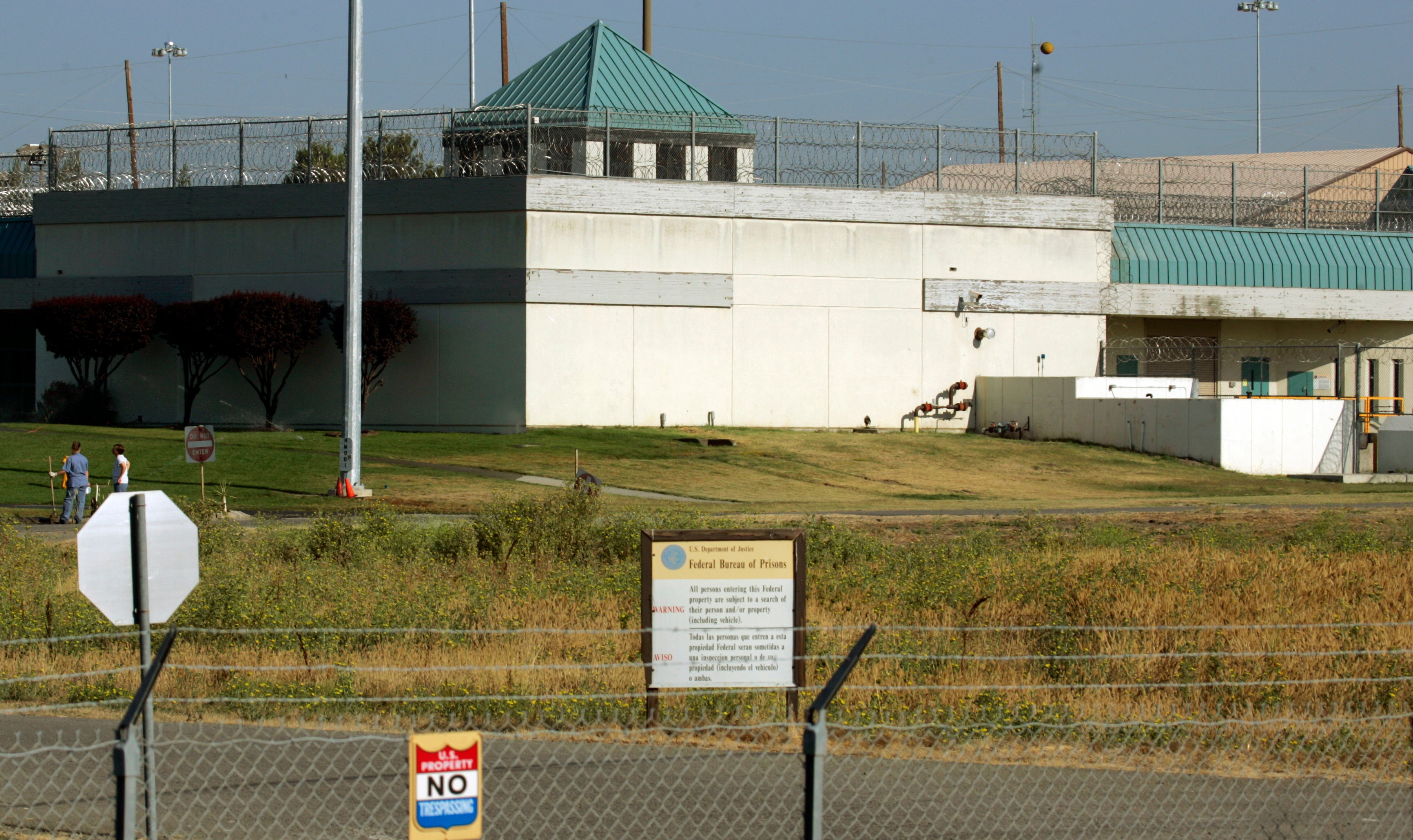 Federal Prisons Wardon